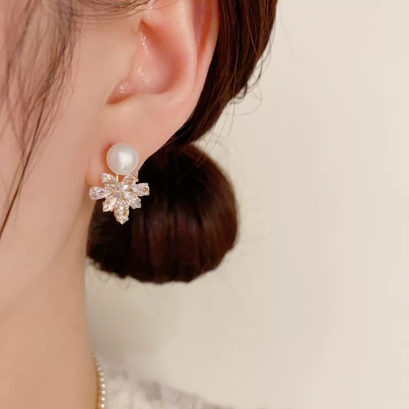 时尚烧焊锆石耳环耳饰简约个性耳坠女气质百搭饰品潮流款细节图