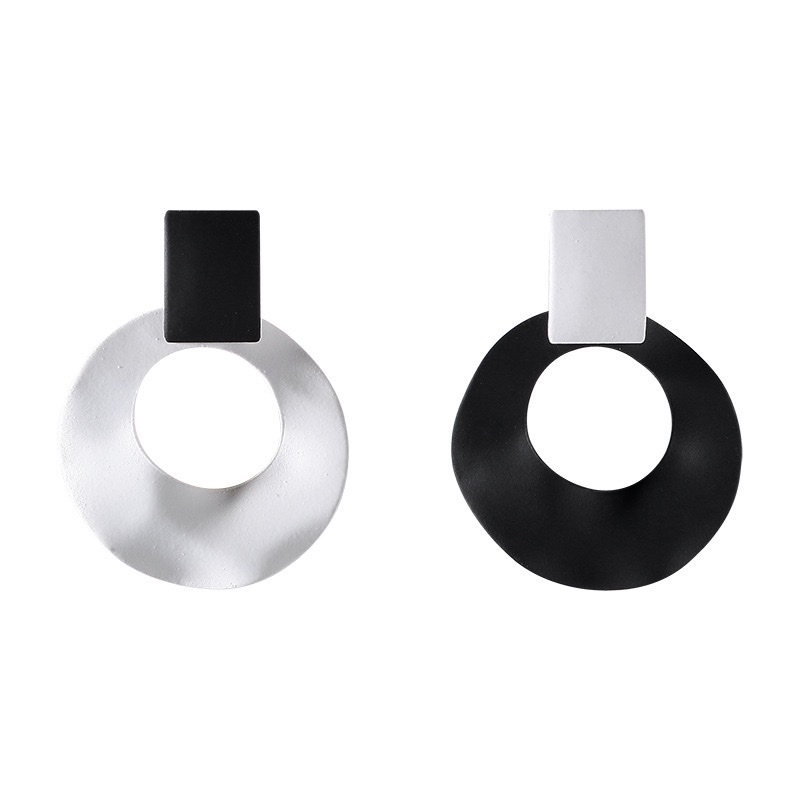 Black And White Contrasting Stud Earrings ~ Instagram Cold Style Asymmetrical Earrings For Women, Simple And Versatile Round Retro Earrings For Women Application Scenario