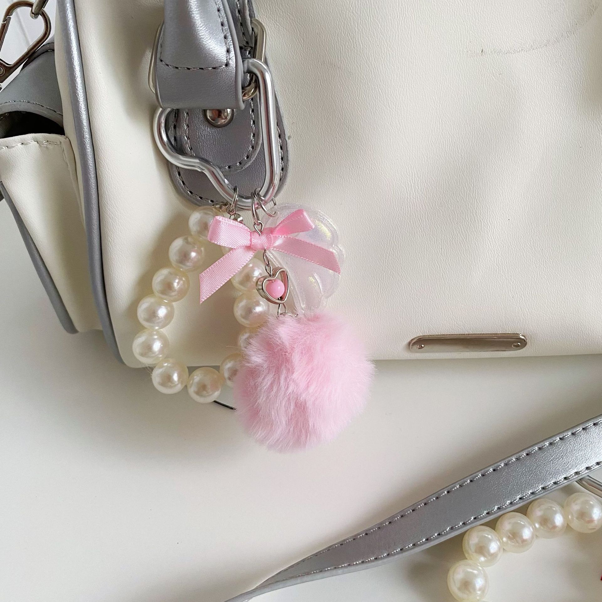 Pearl pom-pom wings, plush cute doll, bag, keychain, keychain Application Scenario