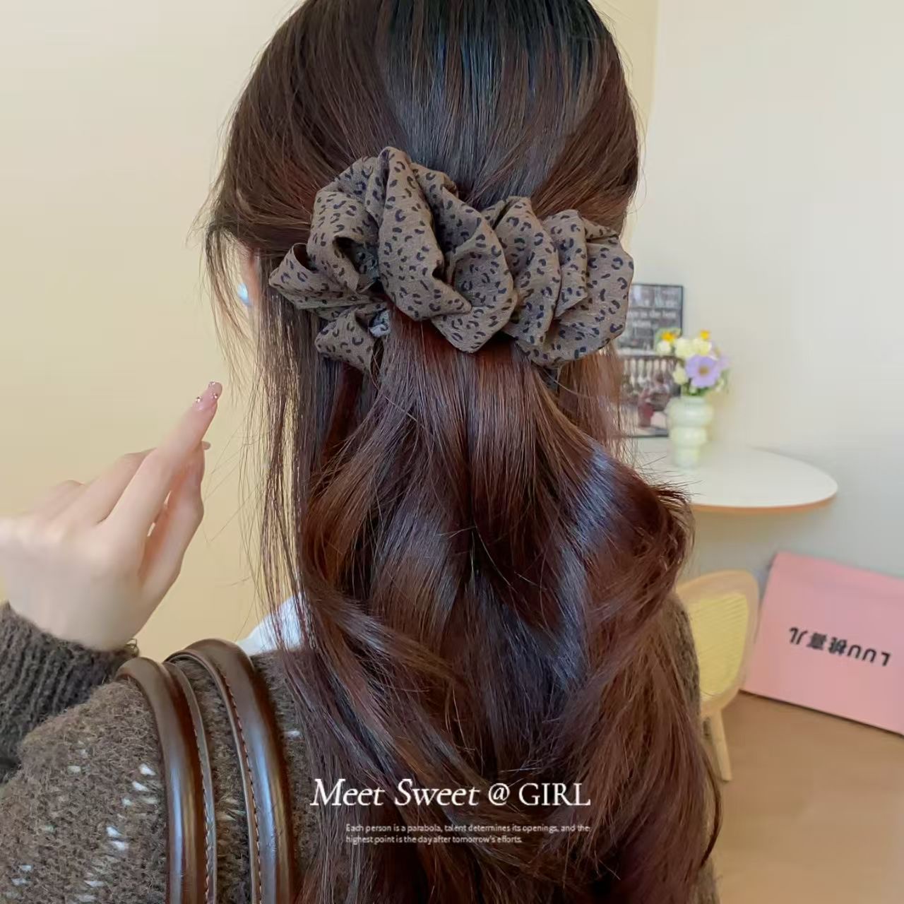 Retro polka dot bow clip, elegant and super fairy-like French back shark clip, light luxury and high-end hair clip, hair accessory clip 20251125001 Specification image