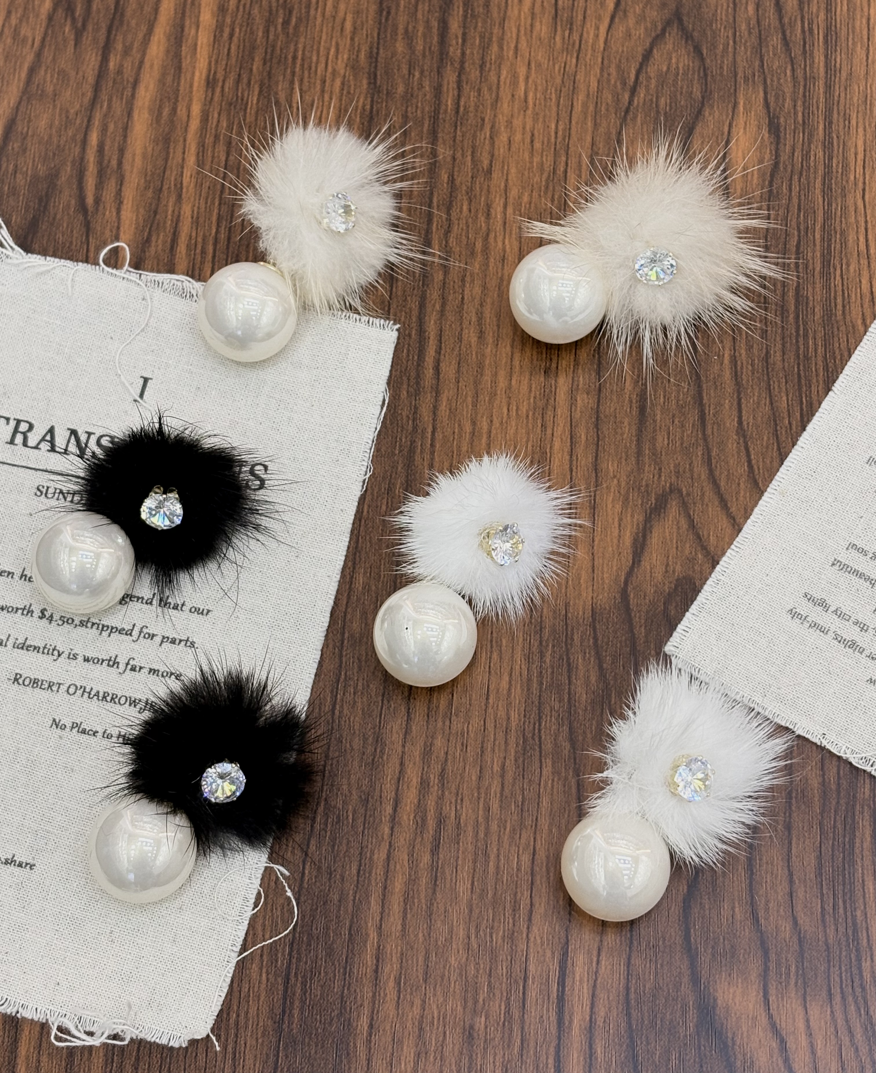 冬季氛围~适合冬天的氛围感咖色貂毛珍珠耳环女毛绒耳钉秋冬耳饰