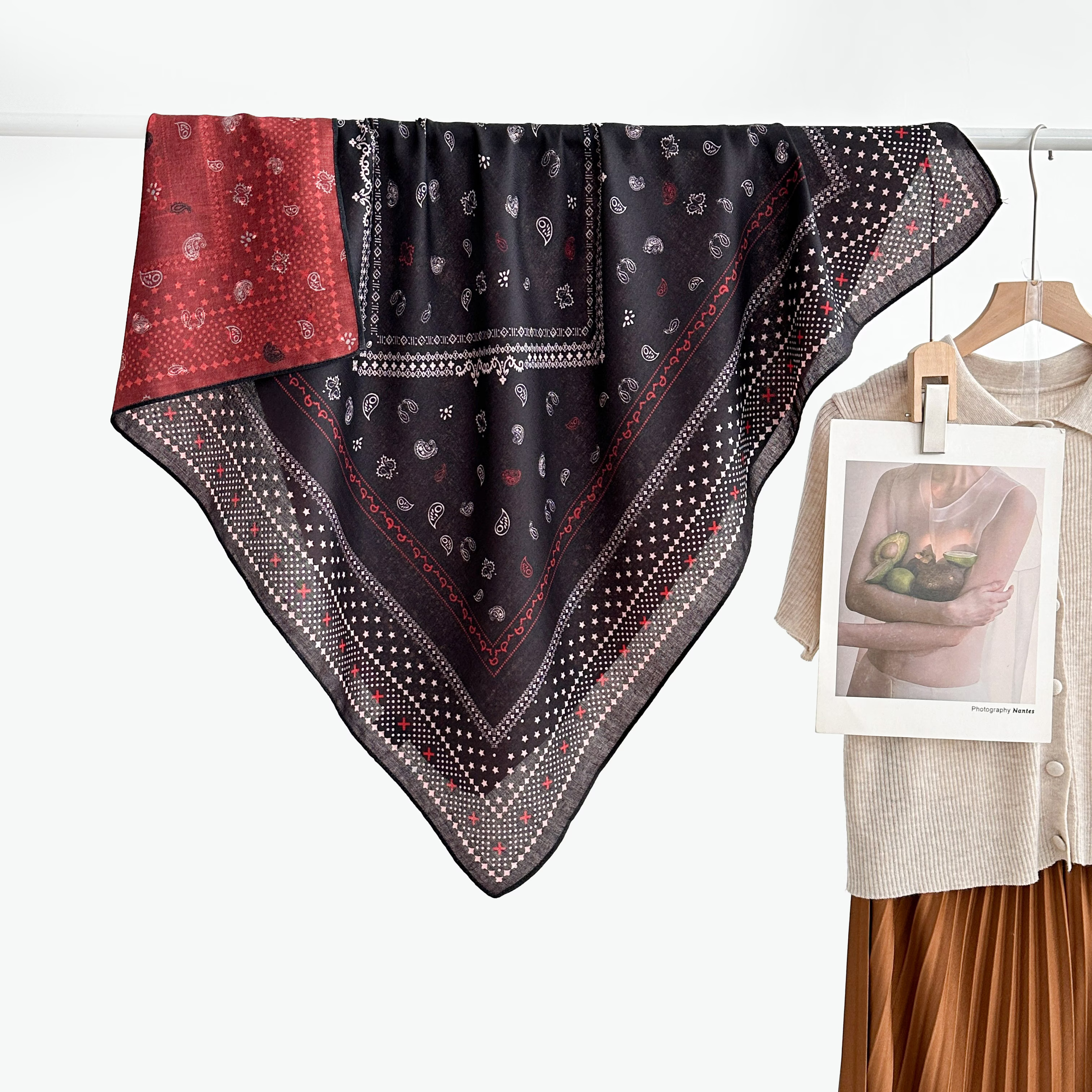 The 2025 new retro silk oil painting silk and wool square scarf is fashionable and simple. It is a soft and easy-to-match square scarf shawl Specification image