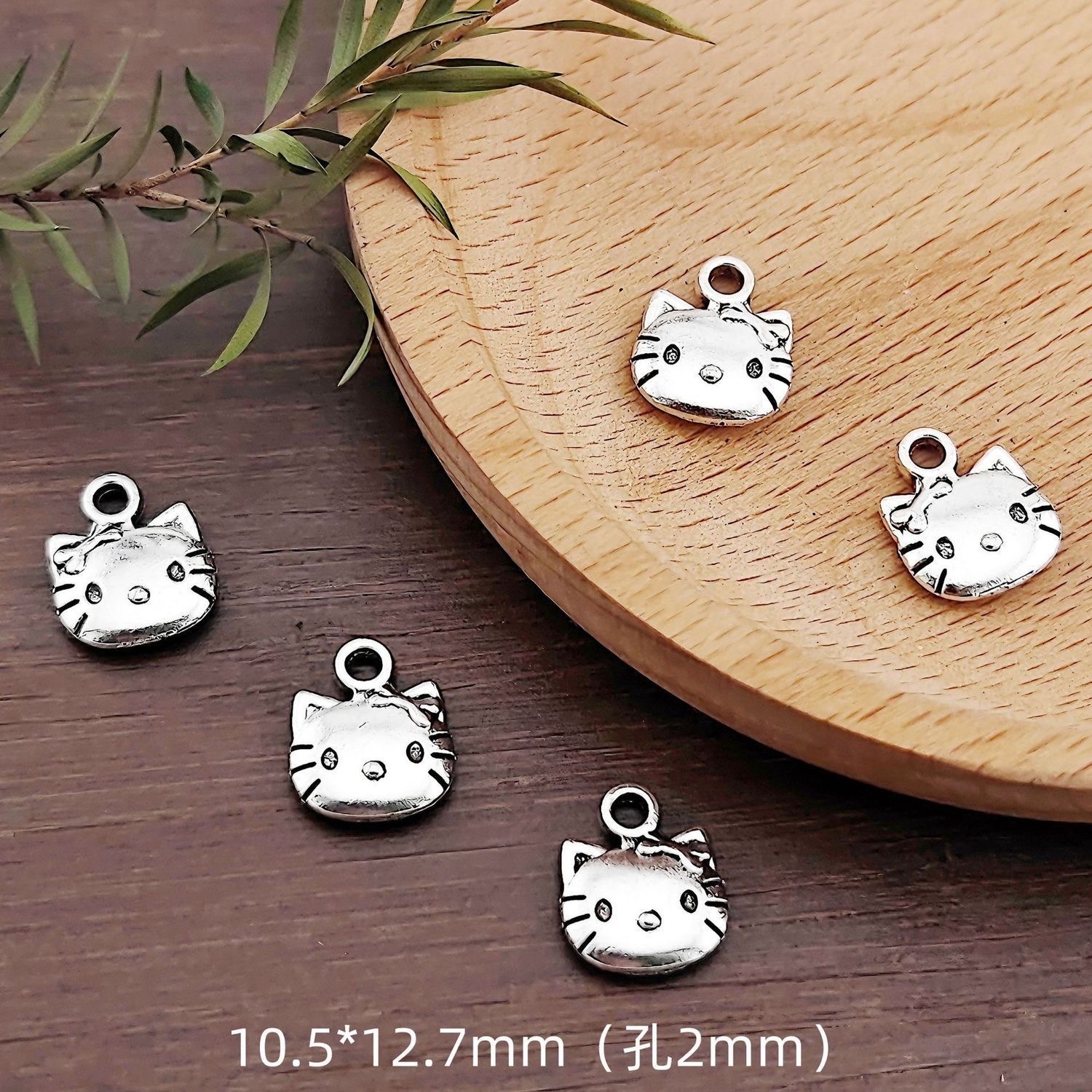 helloKitty pendant, kt cat head hidden silver alloy accessory, diy bracelet pendant, ancient silver bracelet, beaded material Specification image