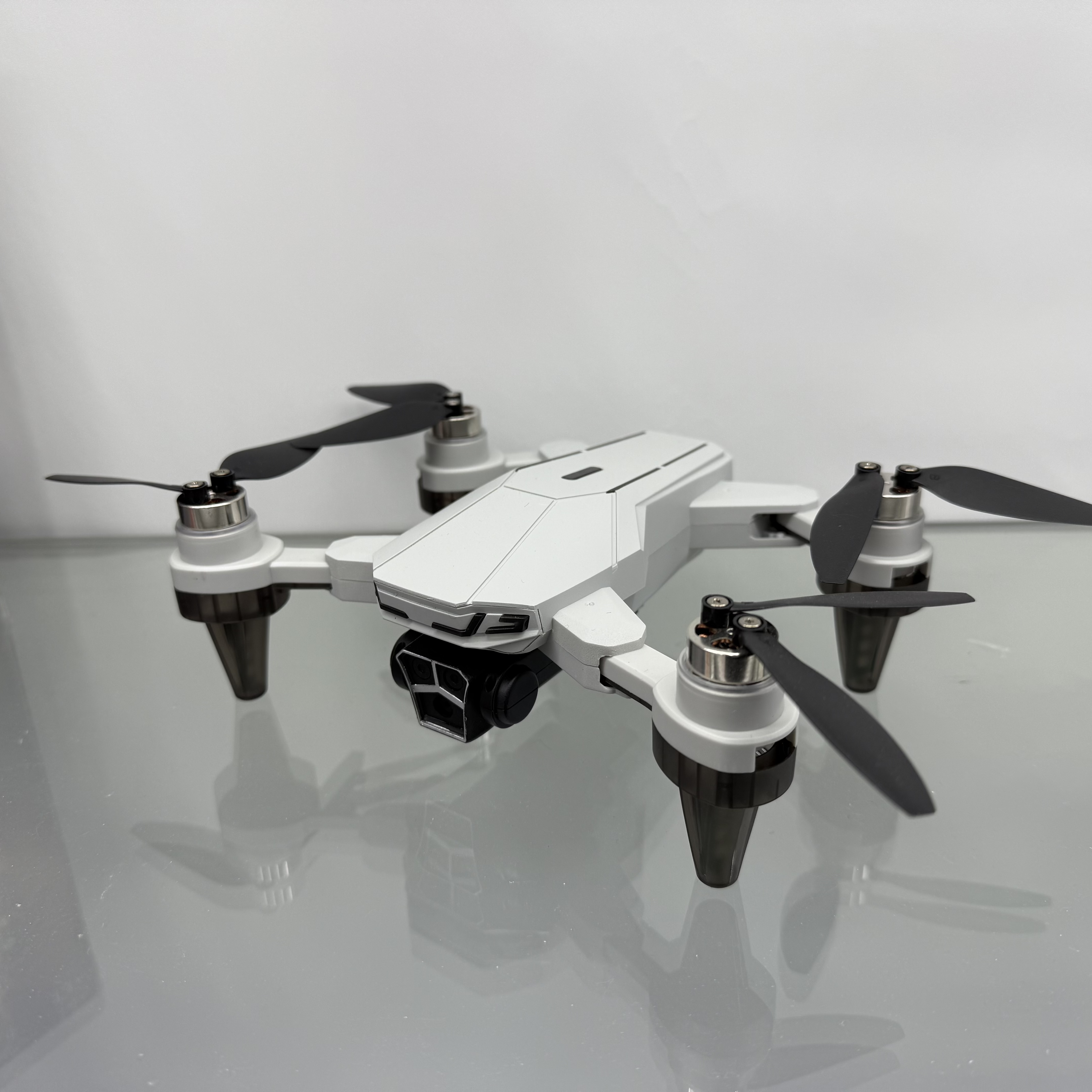 High-definition aerial photography toy drones, portable entertainment devices for the Digital Trade Center Application Scenario