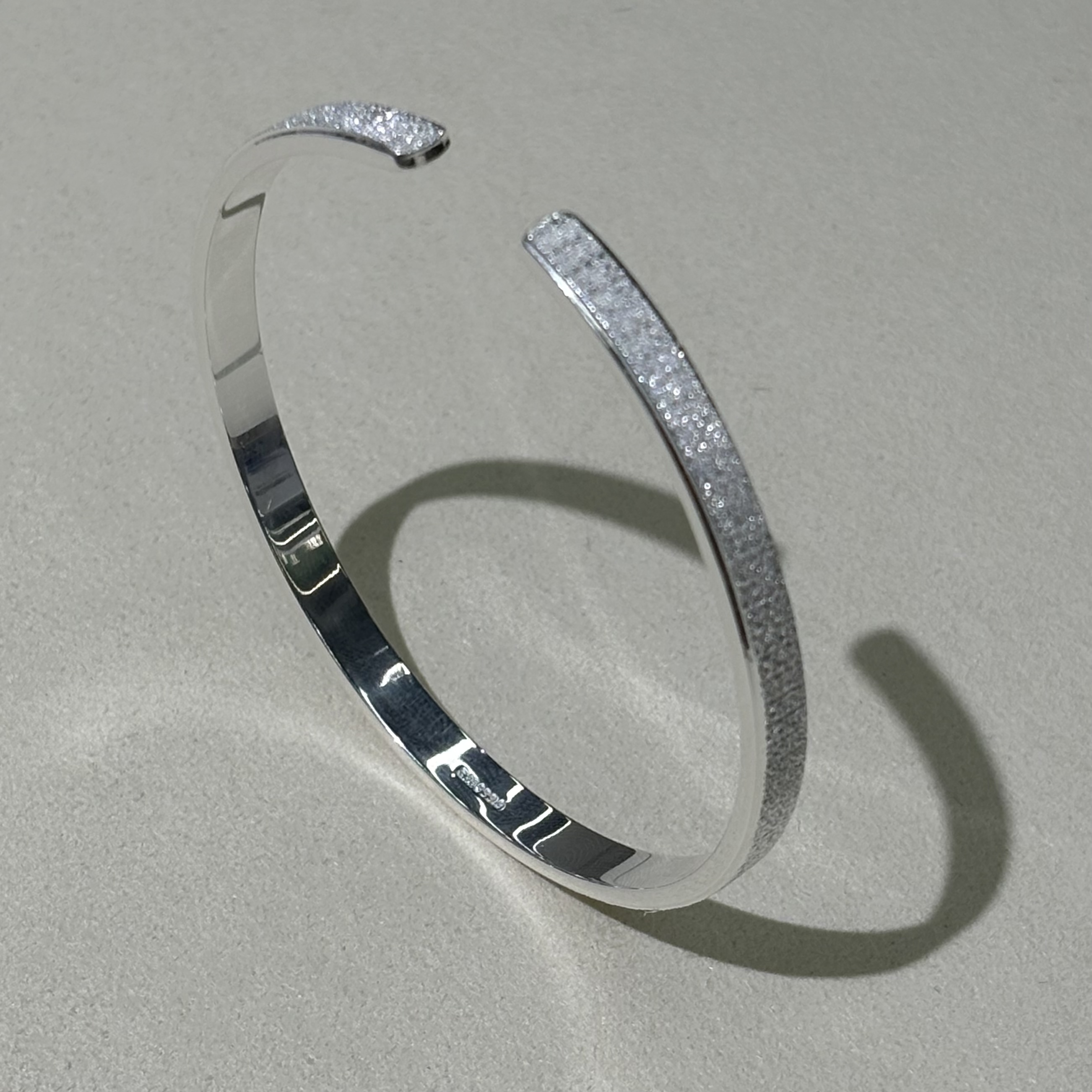 足银999平面钉沙车花对口手镯