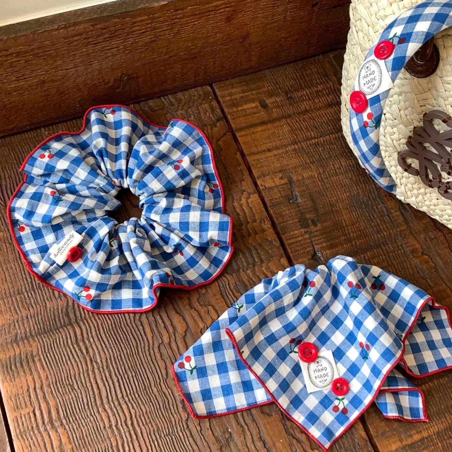 2025 New fashion accessories: Hair bands, large intestine hair ties, best-selling square scarves, hair bands, versatile hair accessories, hair ties, student hair ties, and trendy headwear Item Picture