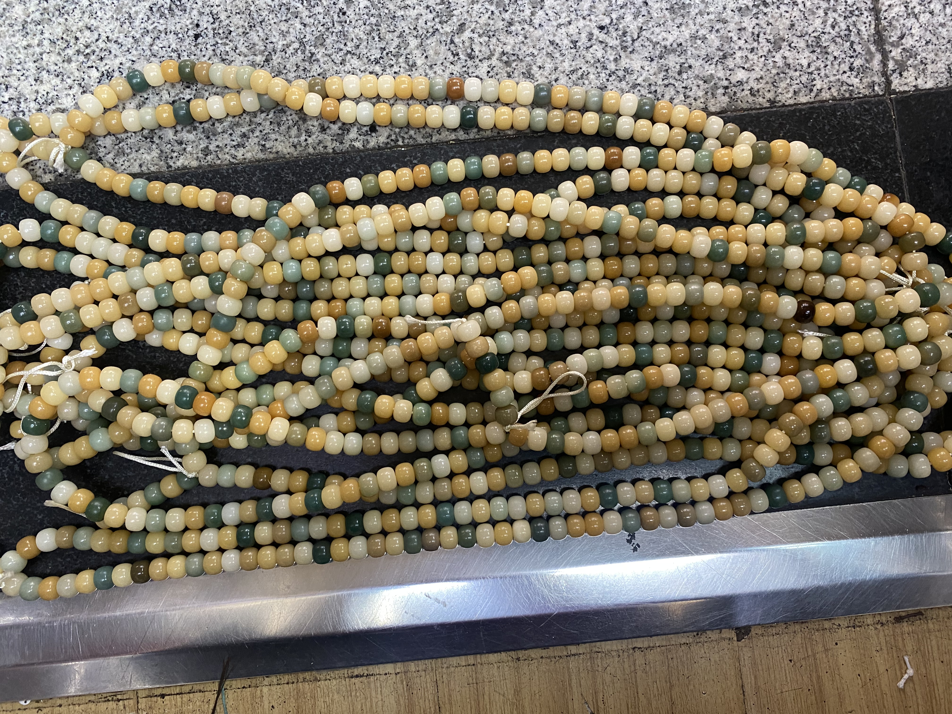 Natural crescent moon Bodhi beads, white, yellow, pink, Dunhuang color Bodhi root bracelet prayer beads Application Scenario