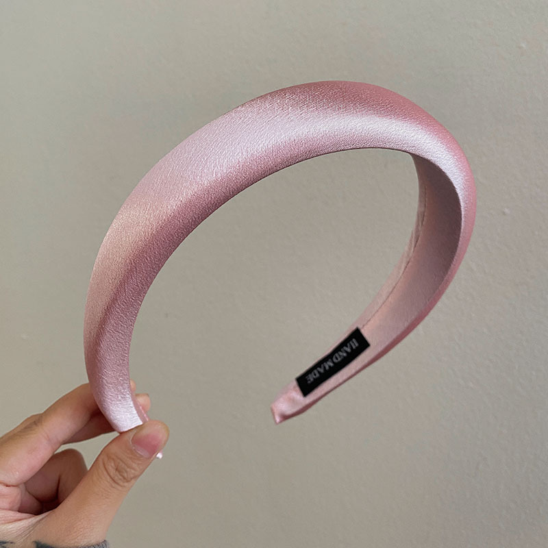 The satin series of colorful silky sponge hair bands exude a simple yet sophisticated Korean style. It also features a stylish face-washing headband and hair clip detail image 6