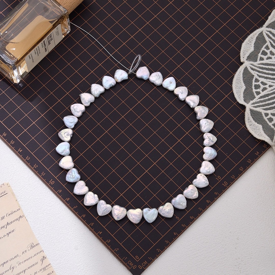 Premium heart-shaped center hole natural freshwater pearl, strong light heart-shaped side hole, high-quality peach heart Application Scenario