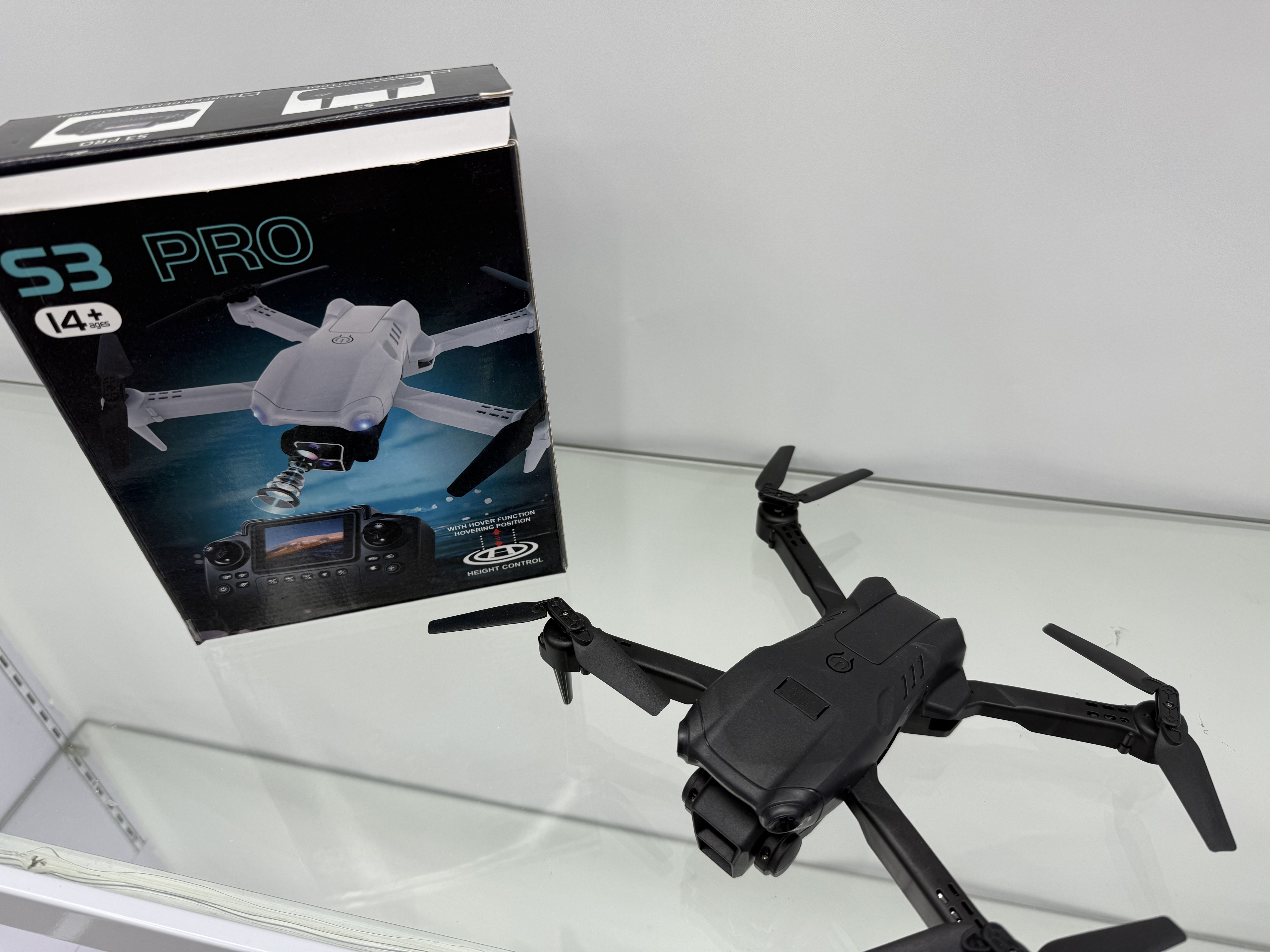 The high-definition aerial photography toy drone for the Digital Trade Center model is portable, lightweight and suitable for beginners Item Picture
