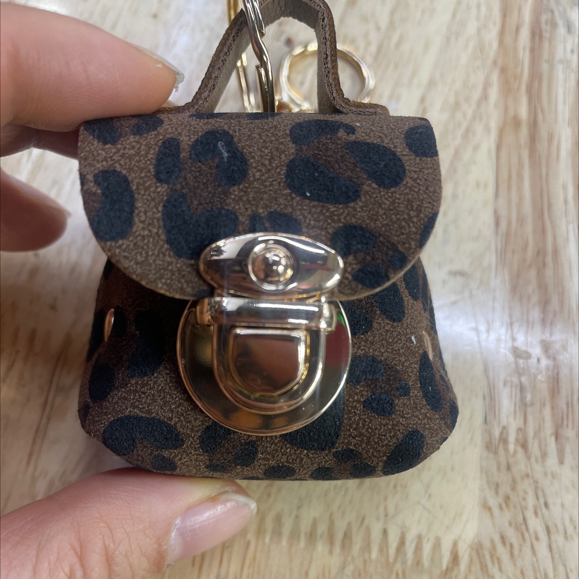 豹纹绒布钥匙挂件，包包挂件汽车钥匙套马口铁零钱包细节图