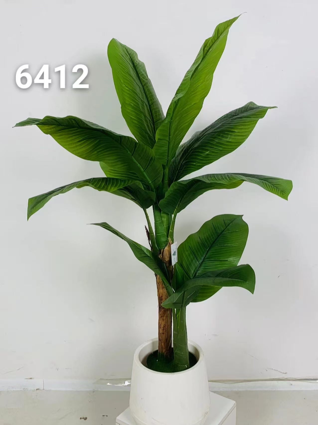 ثلاث قطع من أوراق الباليه المقلدة، متعددة الأحجام Item Picture