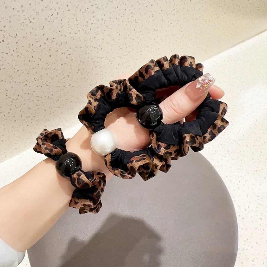 艾米雅秋冬新款发饰豹纹小肠圈丝绒边发圈高弹力扎马尾头绳发绳不伤发饰品详情图4