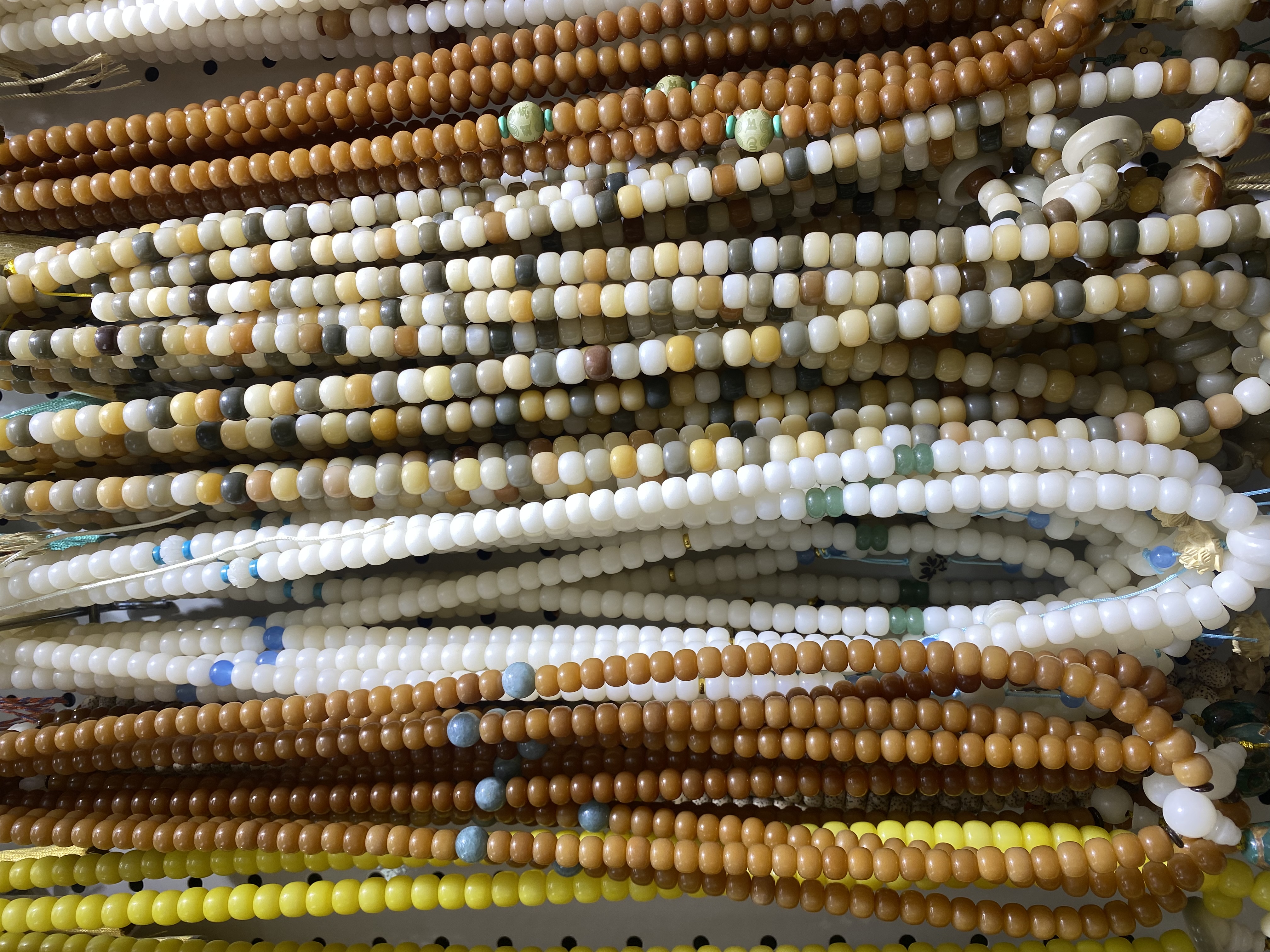 Natural crescent moon Bodhi beads, white, yellow, pink, Dunhuang color Bodhi root bracelet prayer beads detail image 5