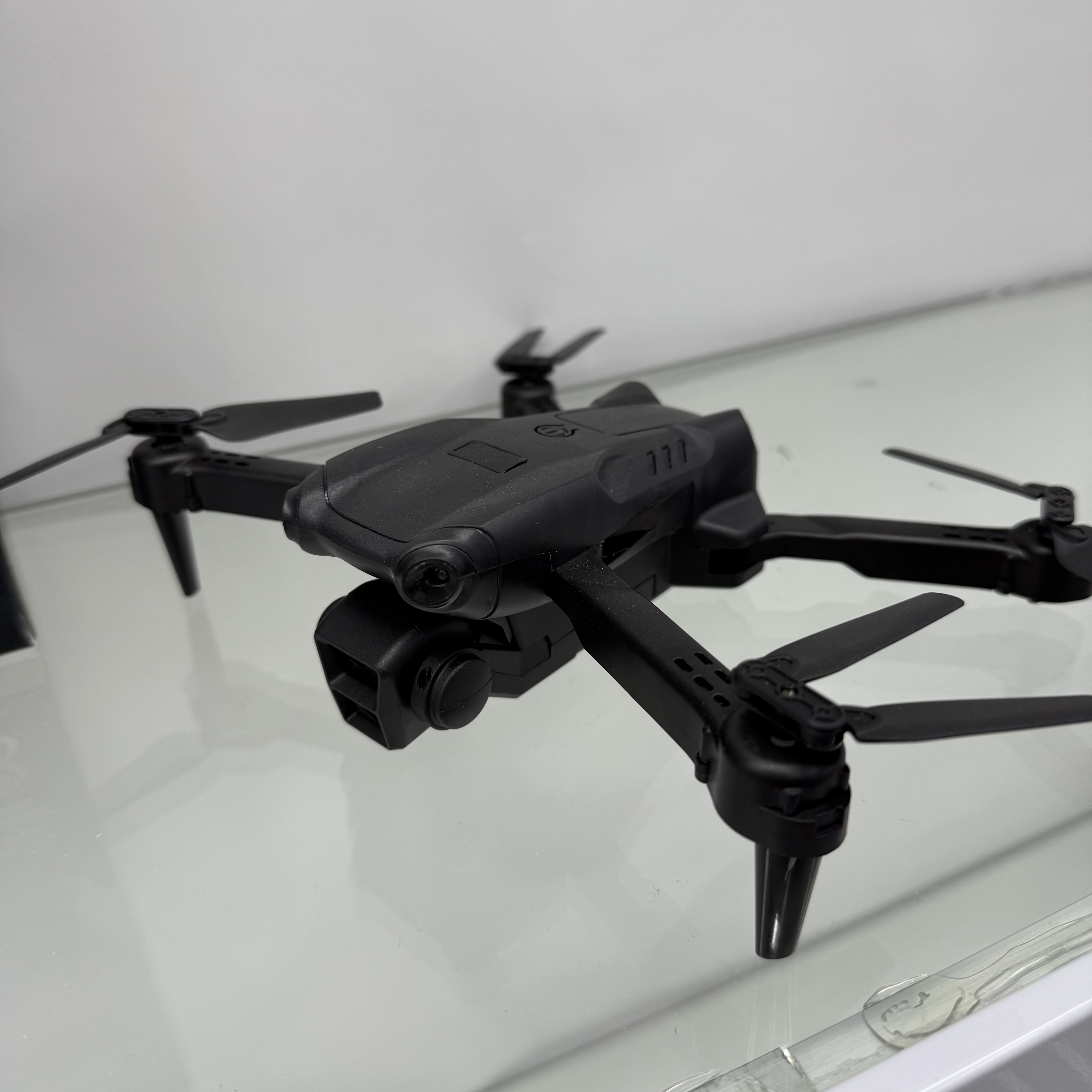 The high-definition aerial photography toy drone for the Digital Trade Center model is portable, lightweight and suitable for beginners Specification image
