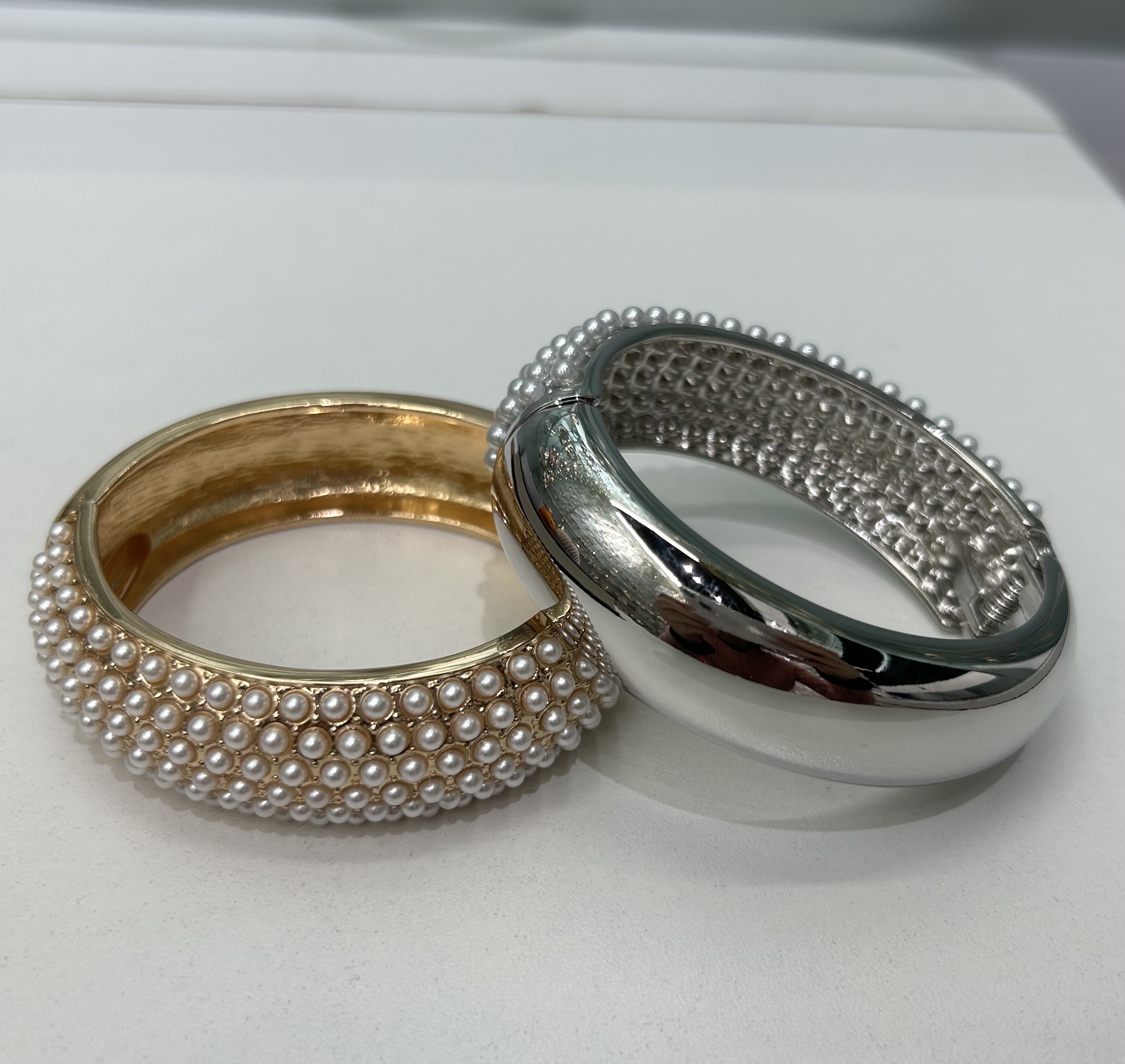 珍珠锌合金手镯，简约大方、时尚百搭，婉约灵动，举手投足之间凭添无限魅力，彰显个性，𣈱销欧美，日韩甜美范