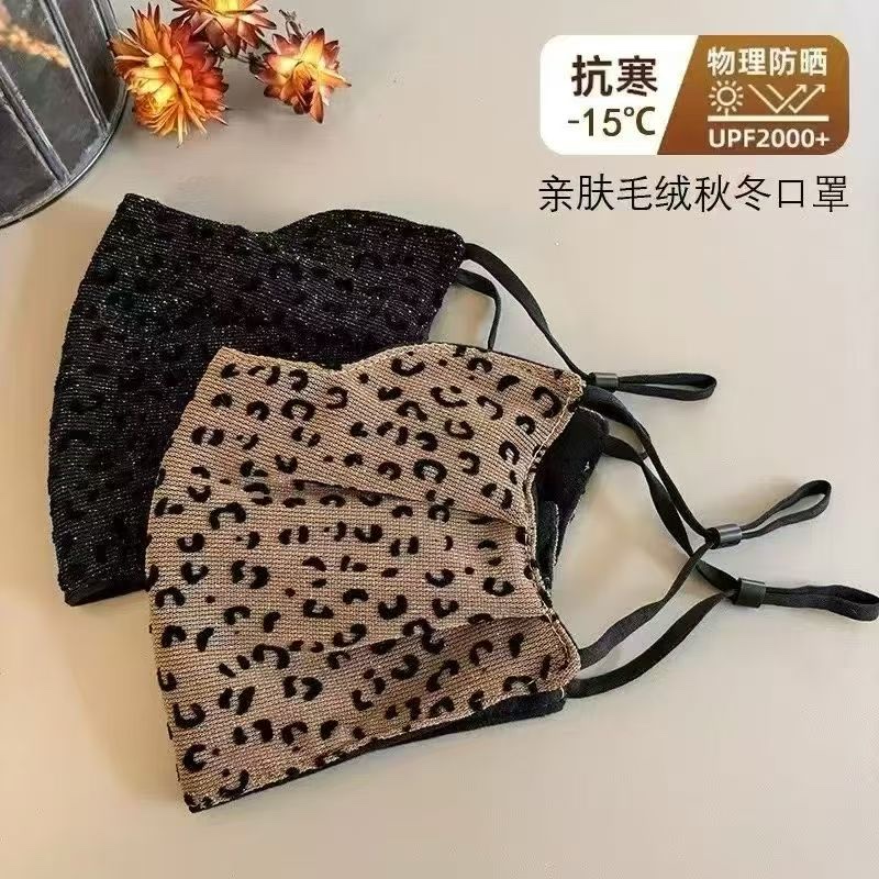 This autumn and winter mask is warm, skin-friendly, plush, dust-proof, fashionable, trendy, cute and personalized