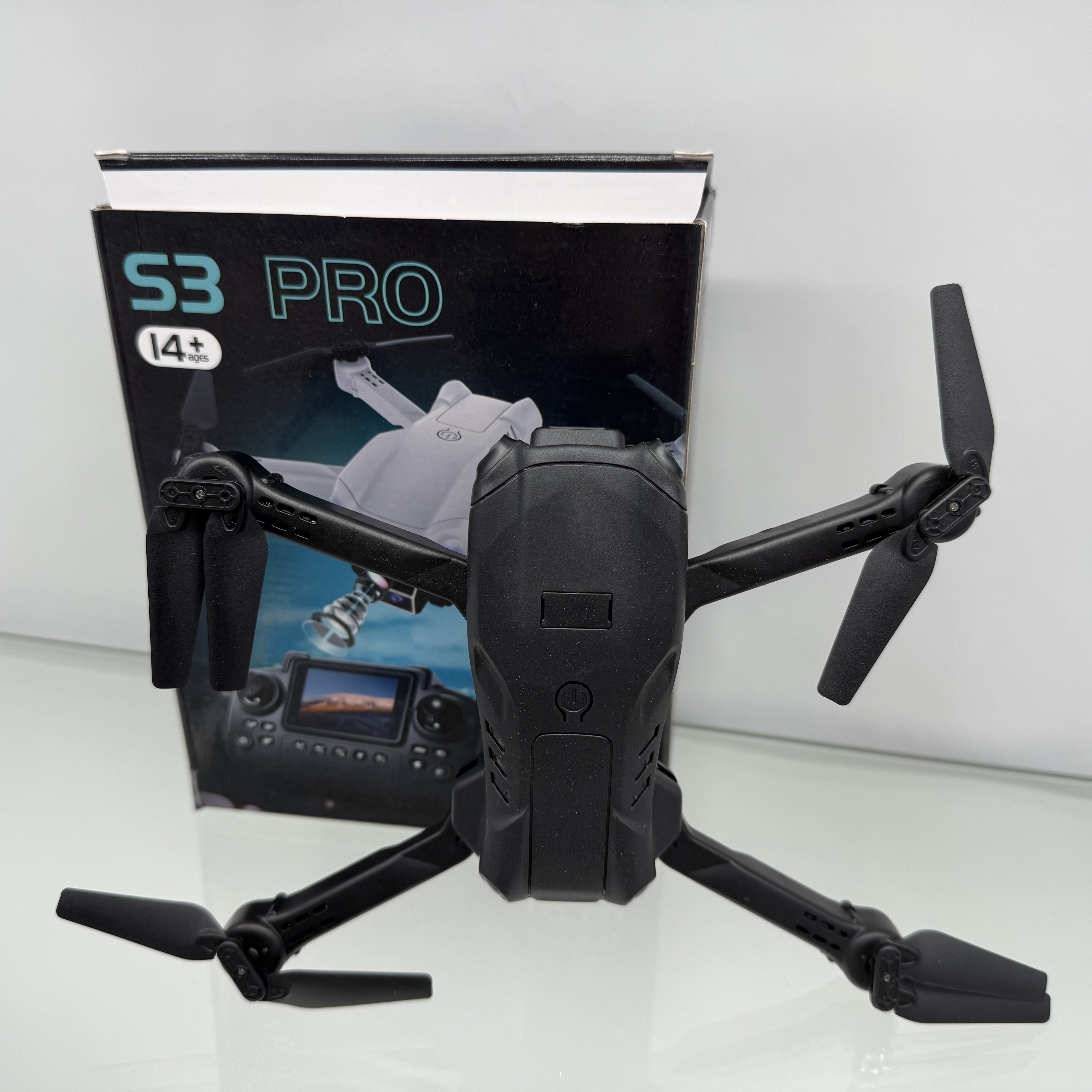 The high-definition aerial photography toy drone for the Digital Trade Center model is portable, lightweight and suitable for beginners Application Scenario