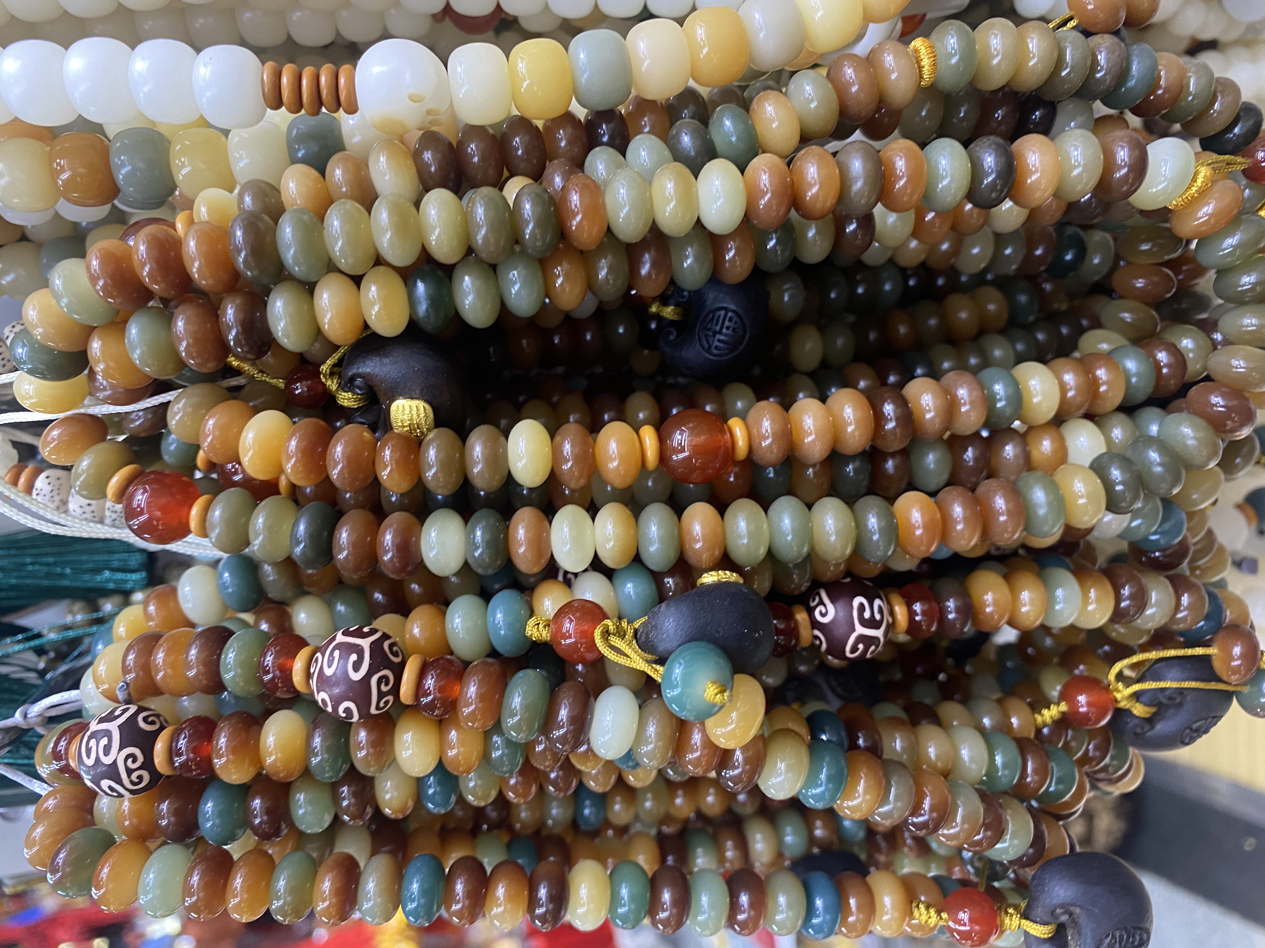 Natural crescent moon Bodhi beads, white, yellow, pink, Dunhuang color Bodhi root bracelet prayer beads detail image 2