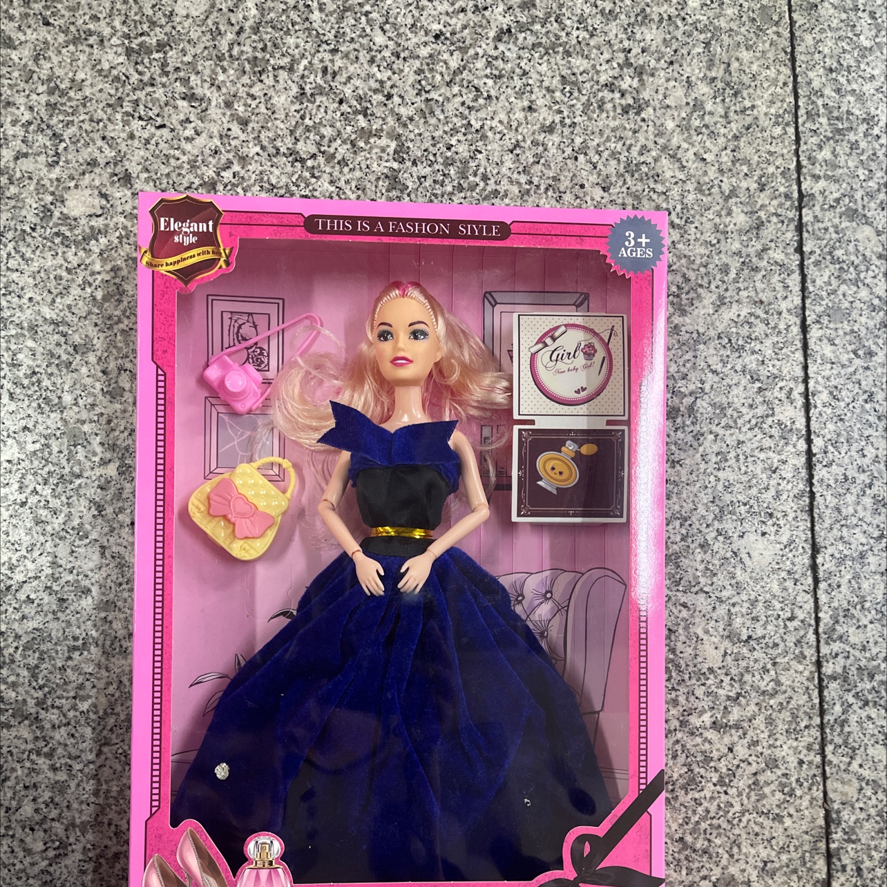 娃娃新款。 颜色随机混