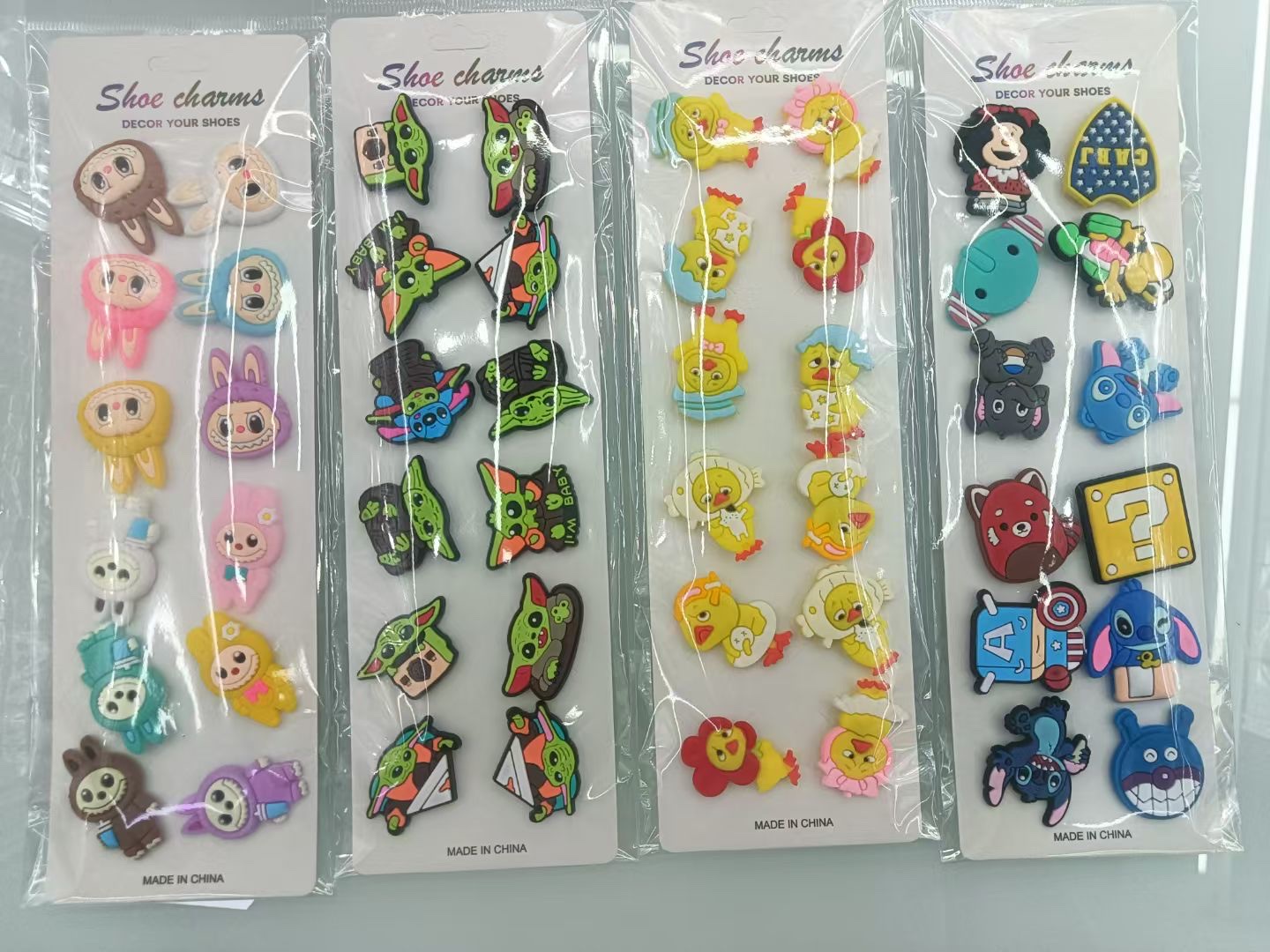 鞋扣，包包配饰可以自由搭配，有很多款式可以选择，欢迎客户前来选购下单，店里还有很多款式细节图