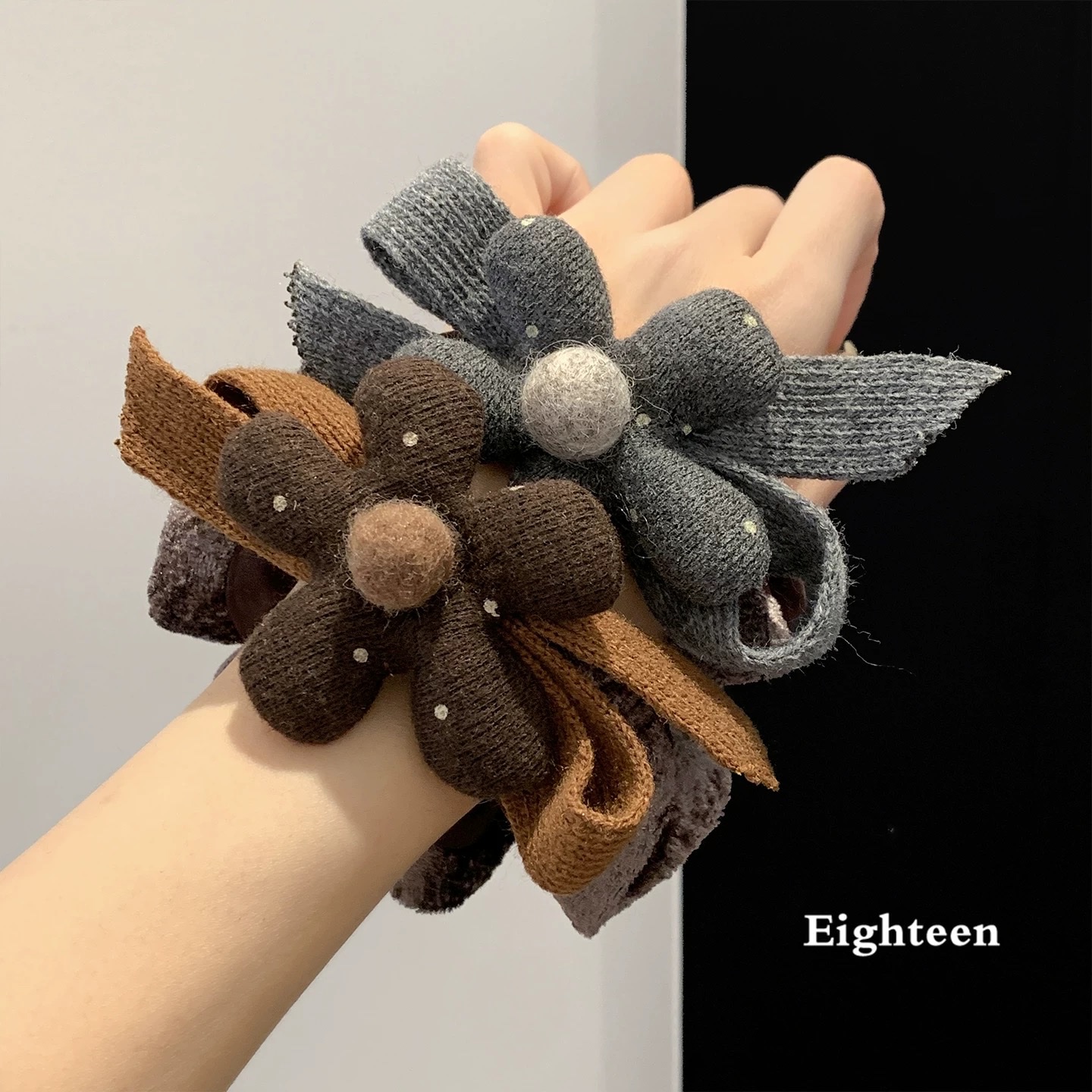 Korean-style coffee-colored bow, flower velvet, large intestine hair band, women's hair tie, high-elasticity hair accessory, hair tie, leather band, autumn and winter details Picture