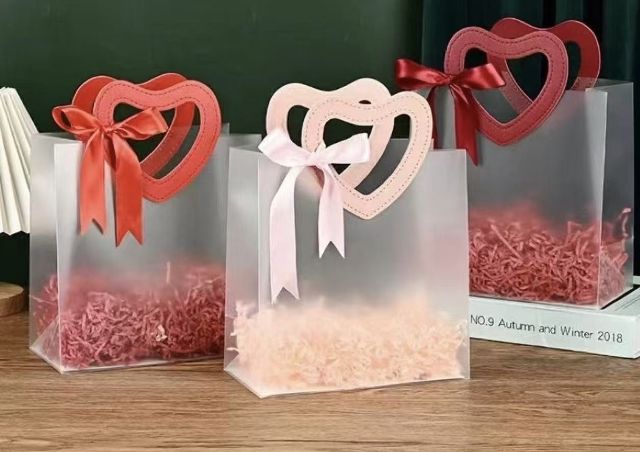 鲜花包装材料伴手礼品盒手提袋爱心pp手提袋包装礼品袋