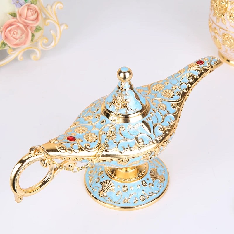 Aladdin's magic lamp tinware, retro European handicrafts, alloy creative, Russian wish lantern, home metal decorative items, handicrafts, gilding with resin coating, sturdy alloy made, elegant and romantic European style, purely hand-carved Application Scenario