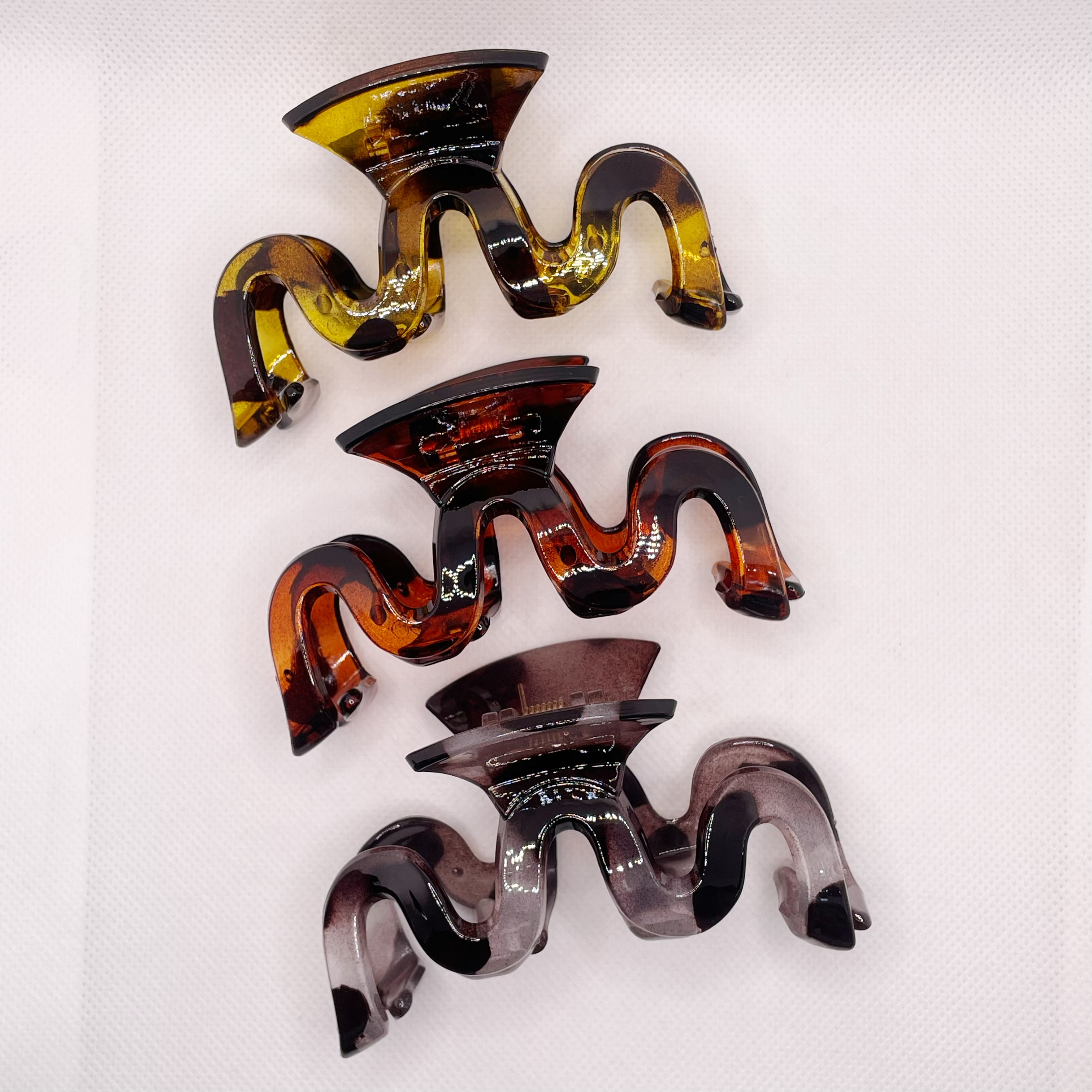 High-end wave gripper medium-sized hair clip, female Internet celebrity shark clip hair clip 2025 new style