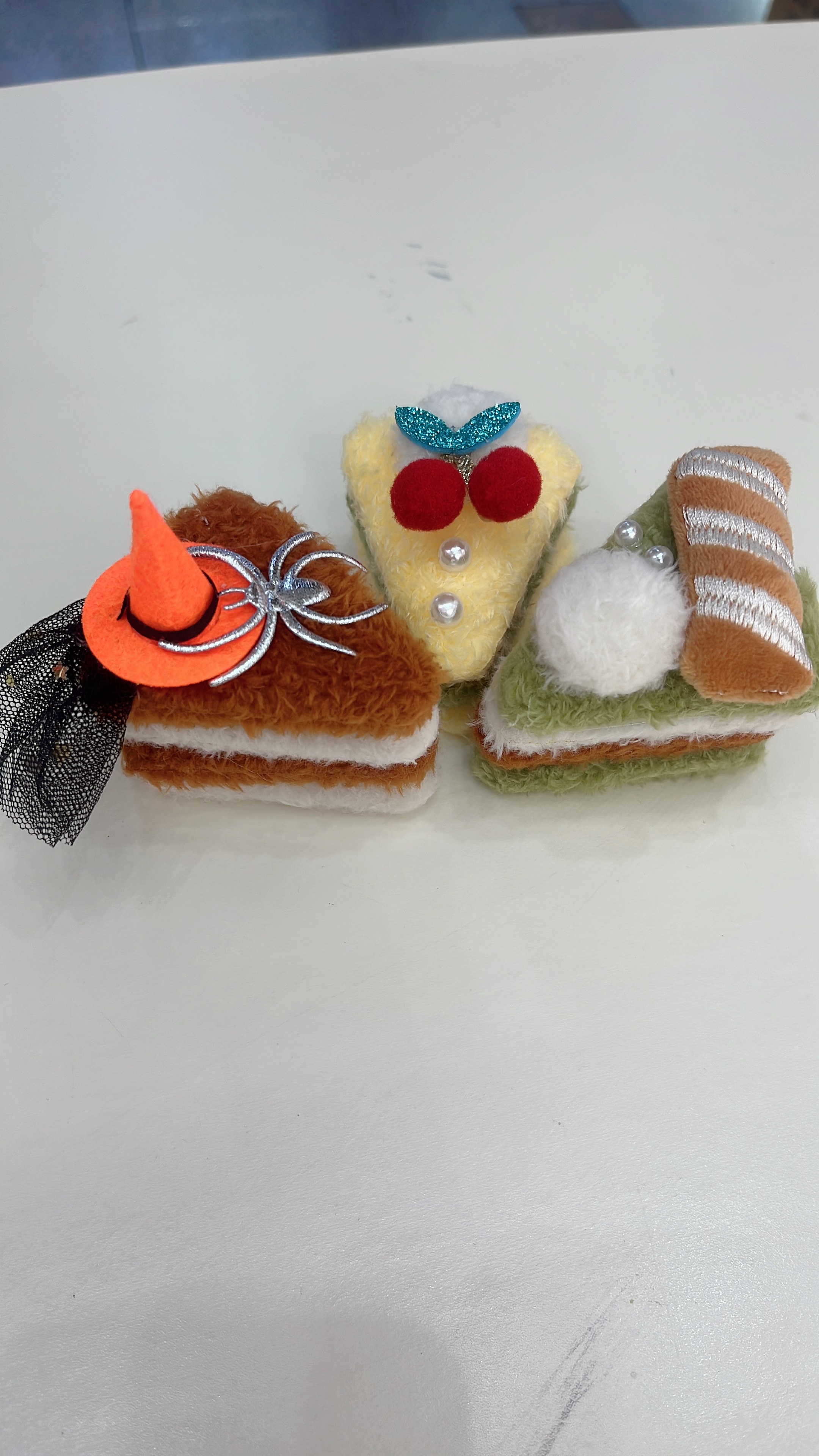 Cute dessert afternoon tea, faux plush cake, hair clip, girlish heart, versatile ins style hair accessory, hanging accessory, hair accessory Application Scenario