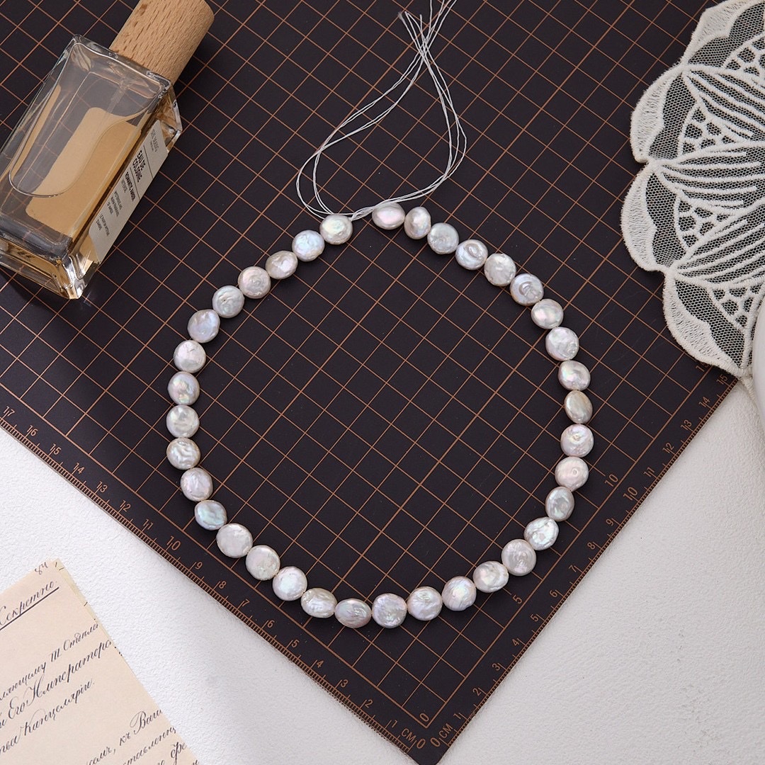 Defective 11mm button pearl, natural freshwater pearl with nucleus, irregular shape, flat and round, slightly flawed jewelry Application Scenario