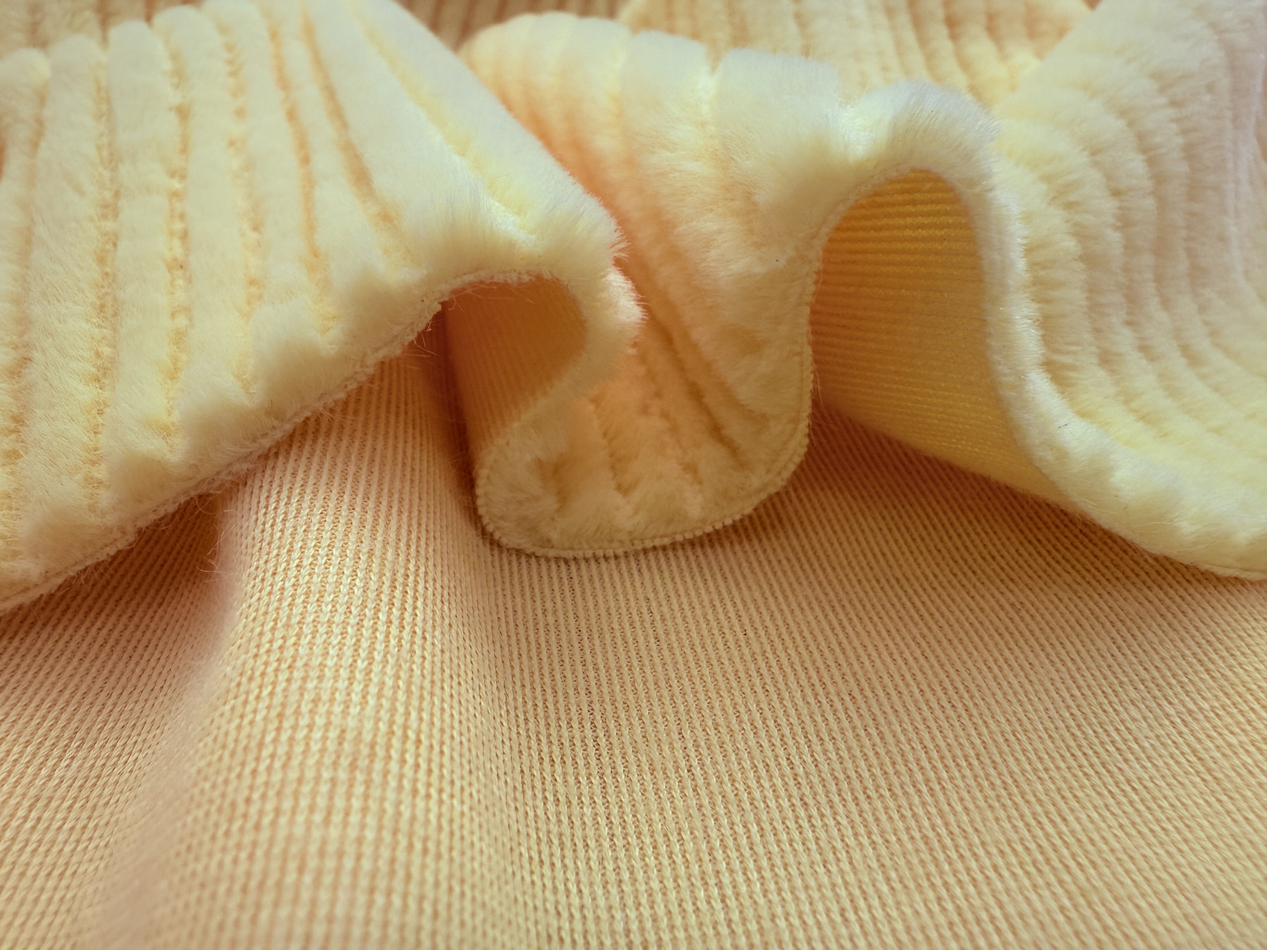 The manufacturer has in stock fine rabbit down and jade rabbit down drawstring fabric, 40-cent high plush toy, clothing, shoe materials and luggage fabric Application Scenario
