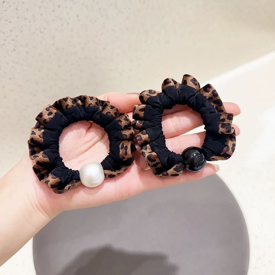艾米雅秋冬新款发饰豹纹小肠圈丝绒边发圈高弹力扎马尾头绳发绳不伤发饰品详情图3