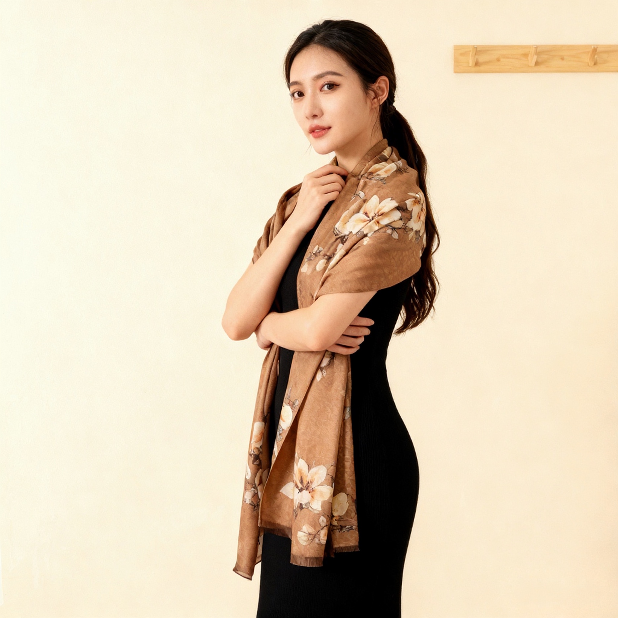 New Chinese-style shawl long scarf with magnolia flower blooming and turtle crack pattern, 70*180 details Picture