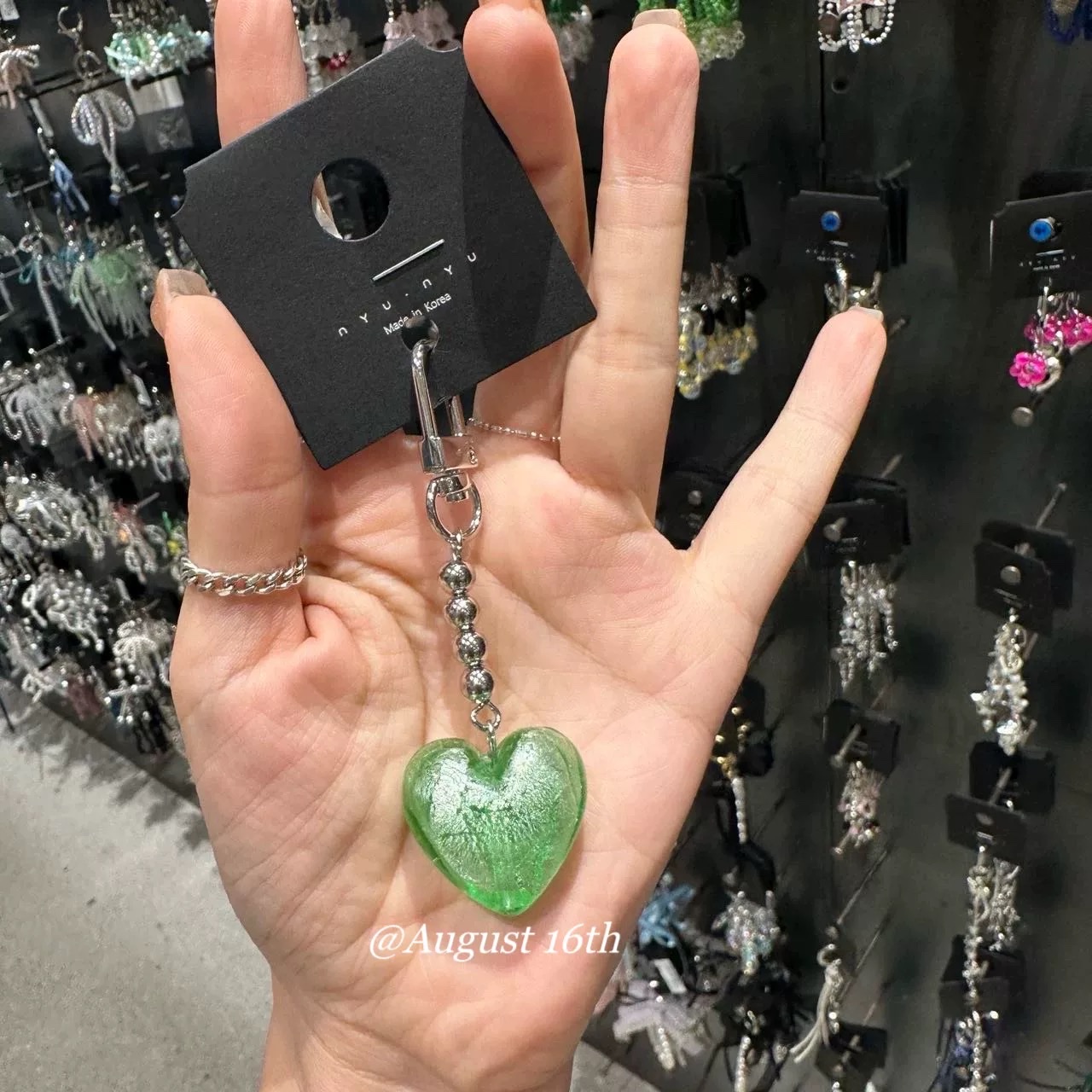 Dongdaemun accessories, mobile phone pendants, bag buckles, bag hangers, decorative chains, mobile phone chains, short and fashionable mobile phone chains for women detail image 11