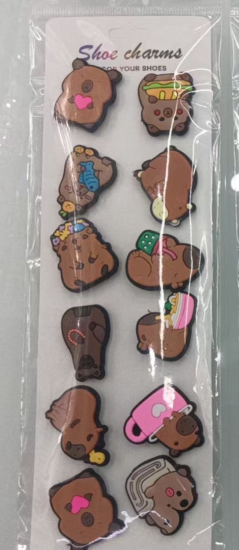 鞋扣，包包配饰可以自由搭配，有很多款式可以选择，欢迎客户前来选购下单，店里还有很多款式