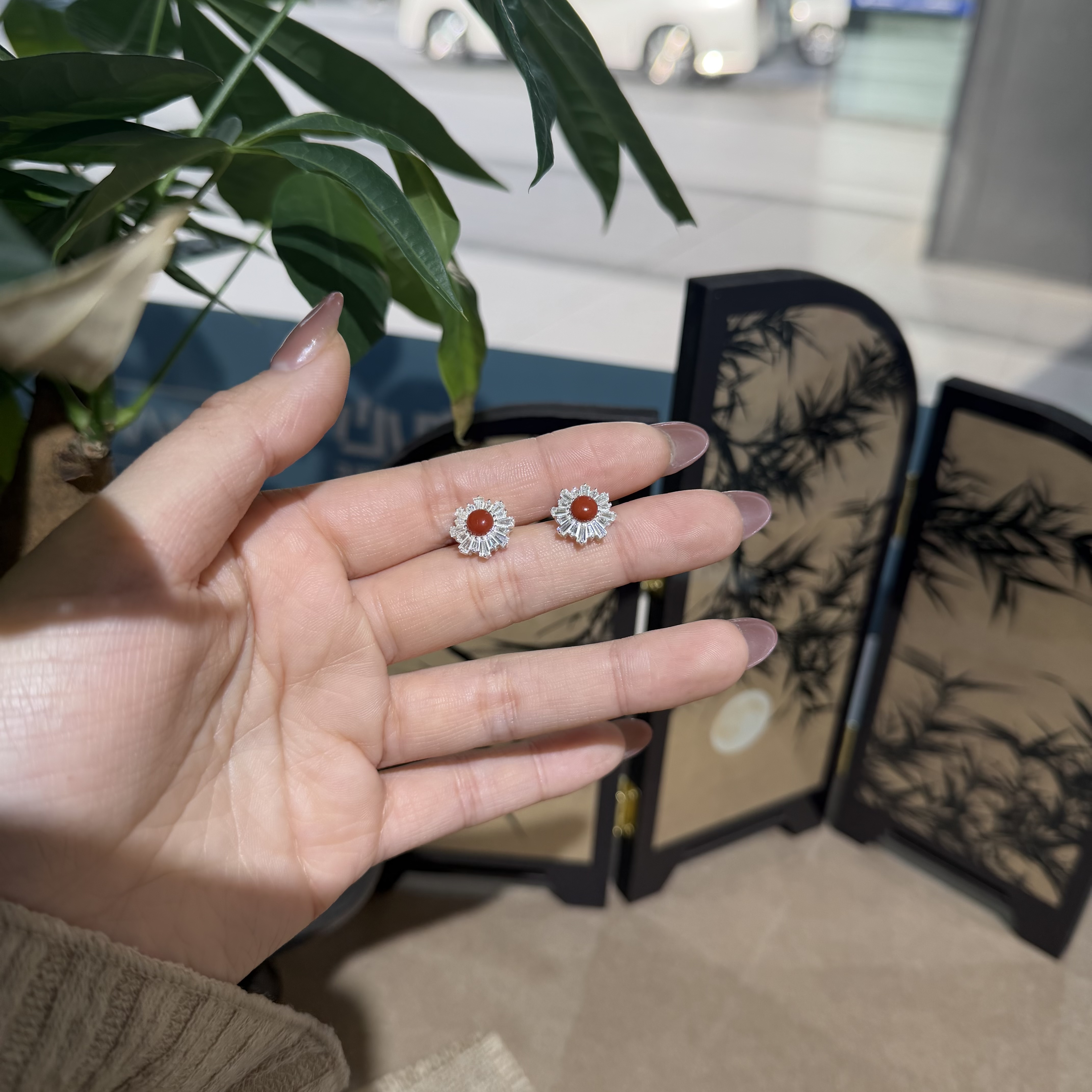 【一妃聚宝】天然南红耳钉女小众设计银饰耳钉不过敏高级百搭款产品图