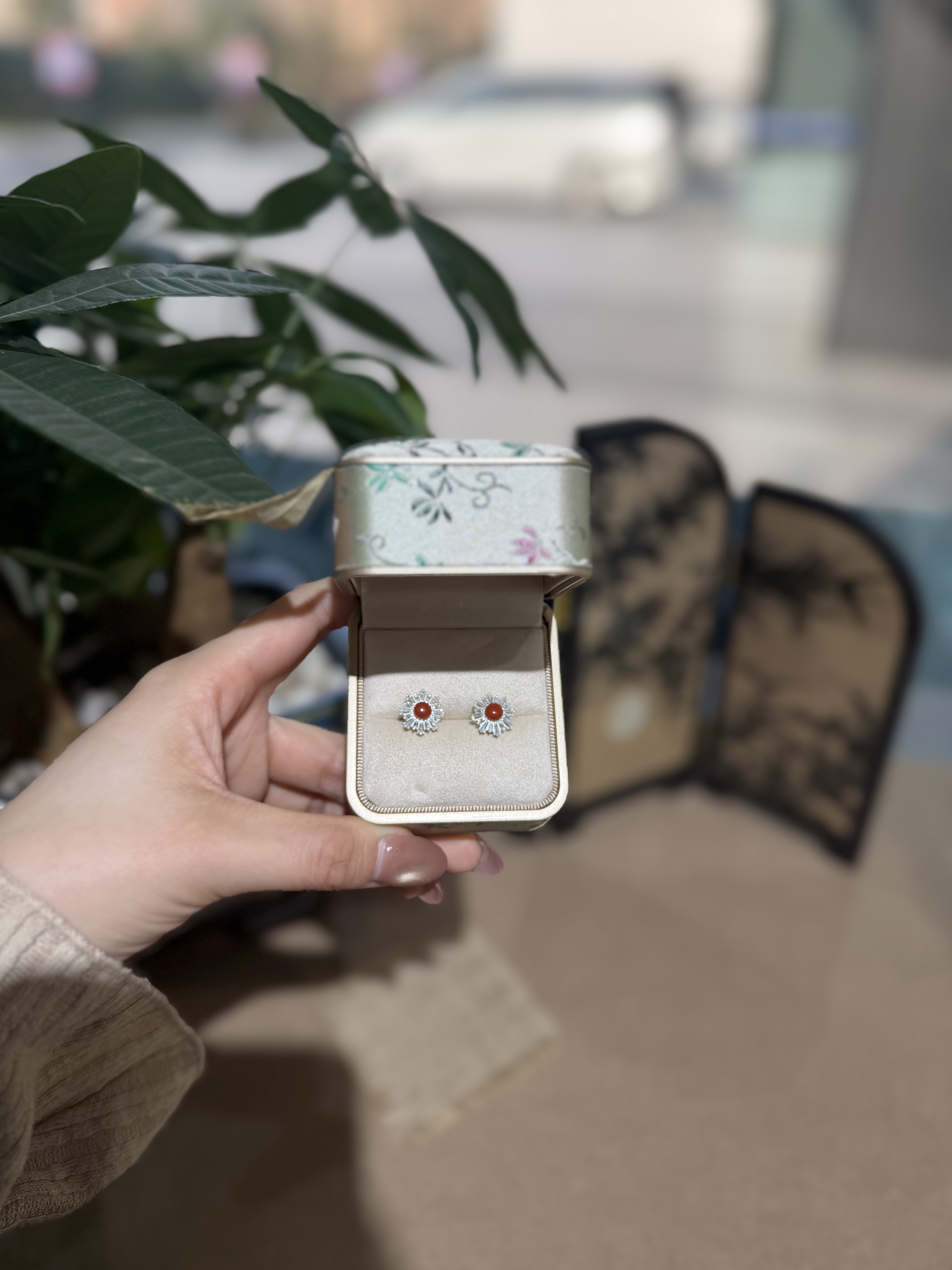 【一妃聚宝】天然南红耳钉女小众设计银饰耳钉不过敏高级百搭款详情图4