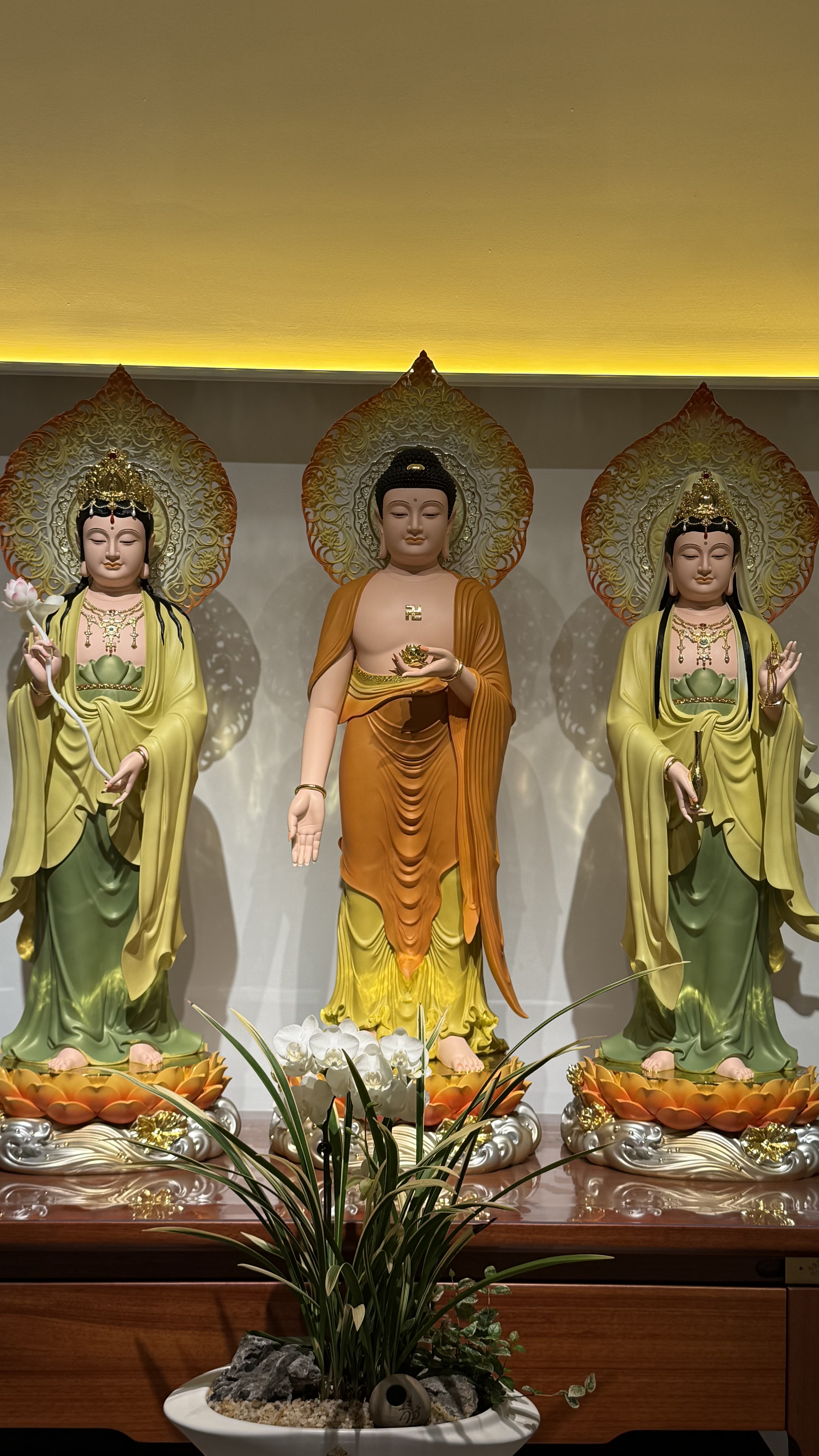 Buddha statues, jade Guanyin sculptures, deities, Buddhist utensils, offerings, decorative handicrafts, ornaments, and new Buddhist utensils and deities Application Scenario