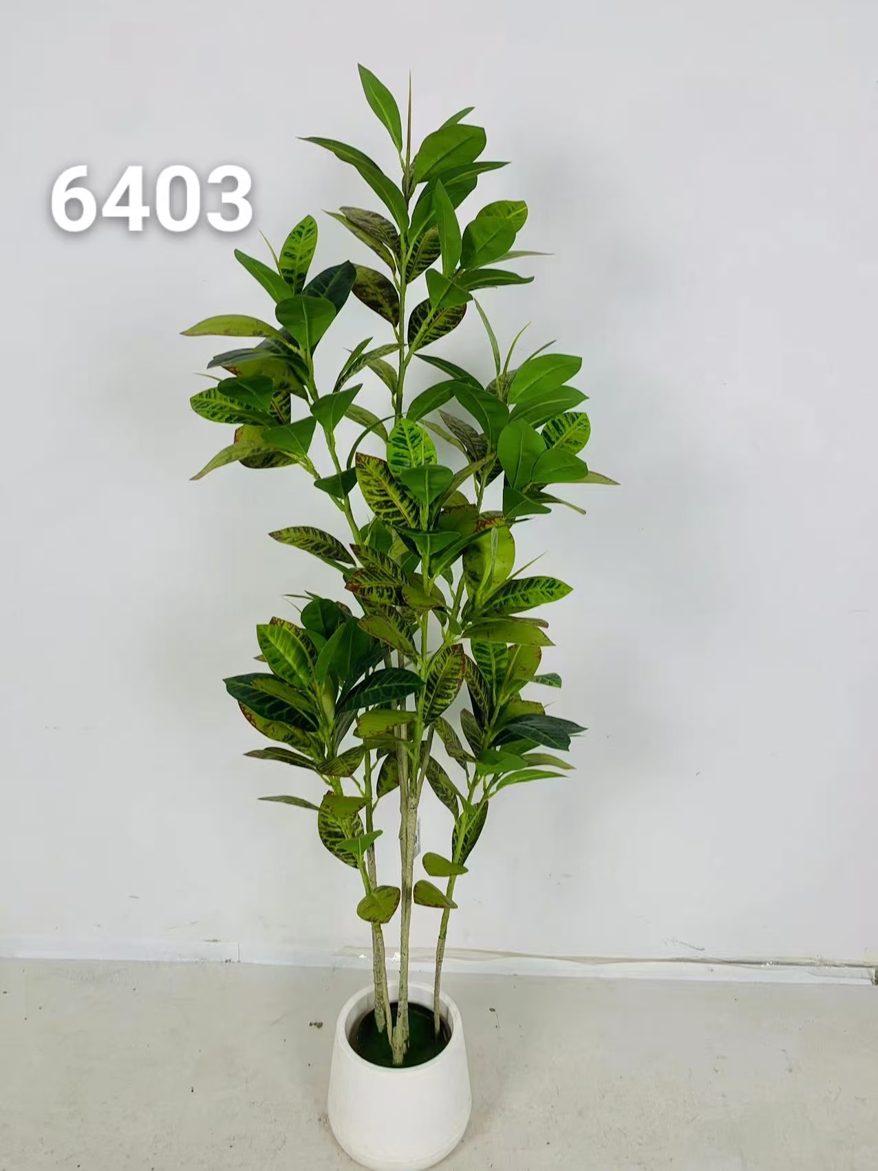 仿真工艺品植物迷你木真正低成本打造治愈系空间，热带雨林主题，可循环利用，减少资源消耗，酒店大堂，主题餐厅，商场门廊花箱，咖啡厅花箱，露营餐吧，写字楼隔断等空间.#假绿产品图