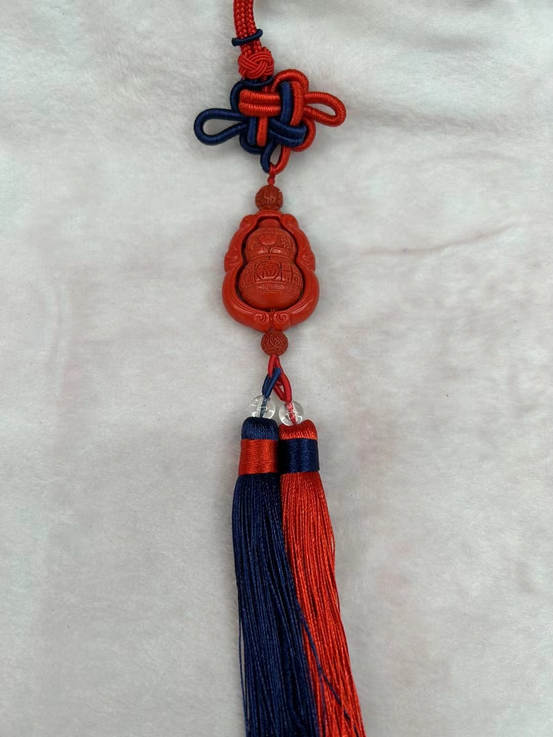 Cinnabar gourd car hanging, hand-woven peace knot, car hanging decoration, auspicious pendant Application Scenario