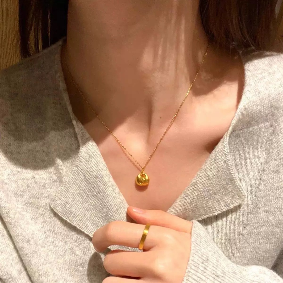 S925 sterling silver pearl necklace, a niche design for women, exudes a light luxury and high-end feel, does not fade, and is a simple collarbone chain accessory wholesale Specification image