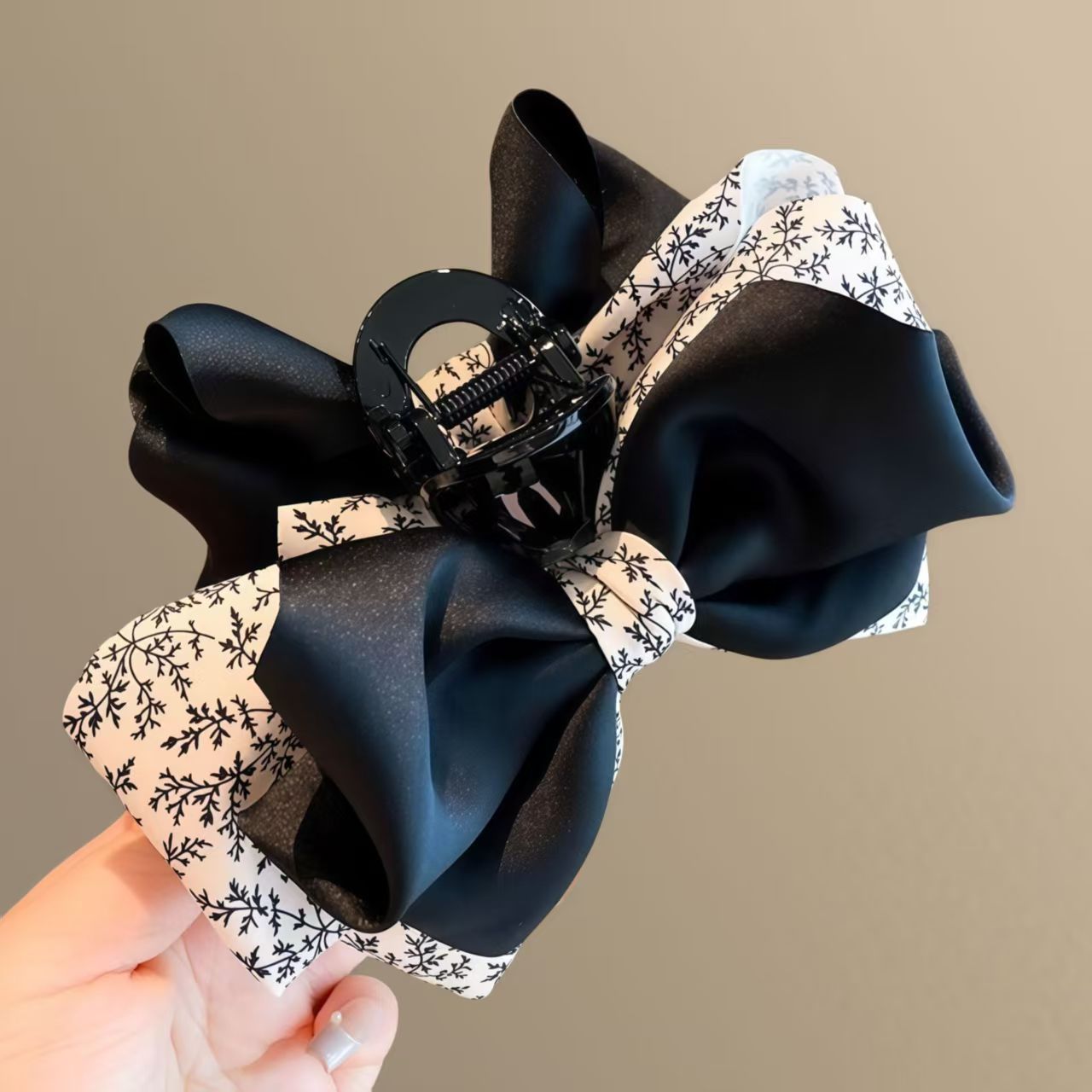 Retro Parisian high-end satin floral bow grabber 2025 new back plate shark clip ponytail clip Specification image