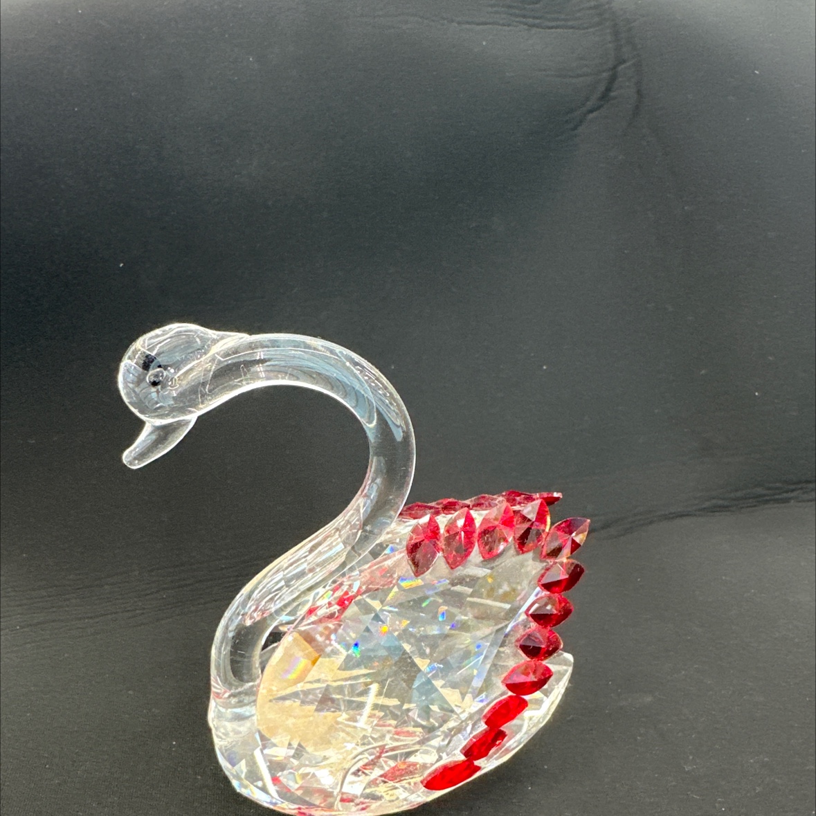 国际商贸城D区三楼二街7864 以斯帖水晶店面 水晶工艺品单只天鹅 精心设计 款式搭配新颖独特 有个性 
