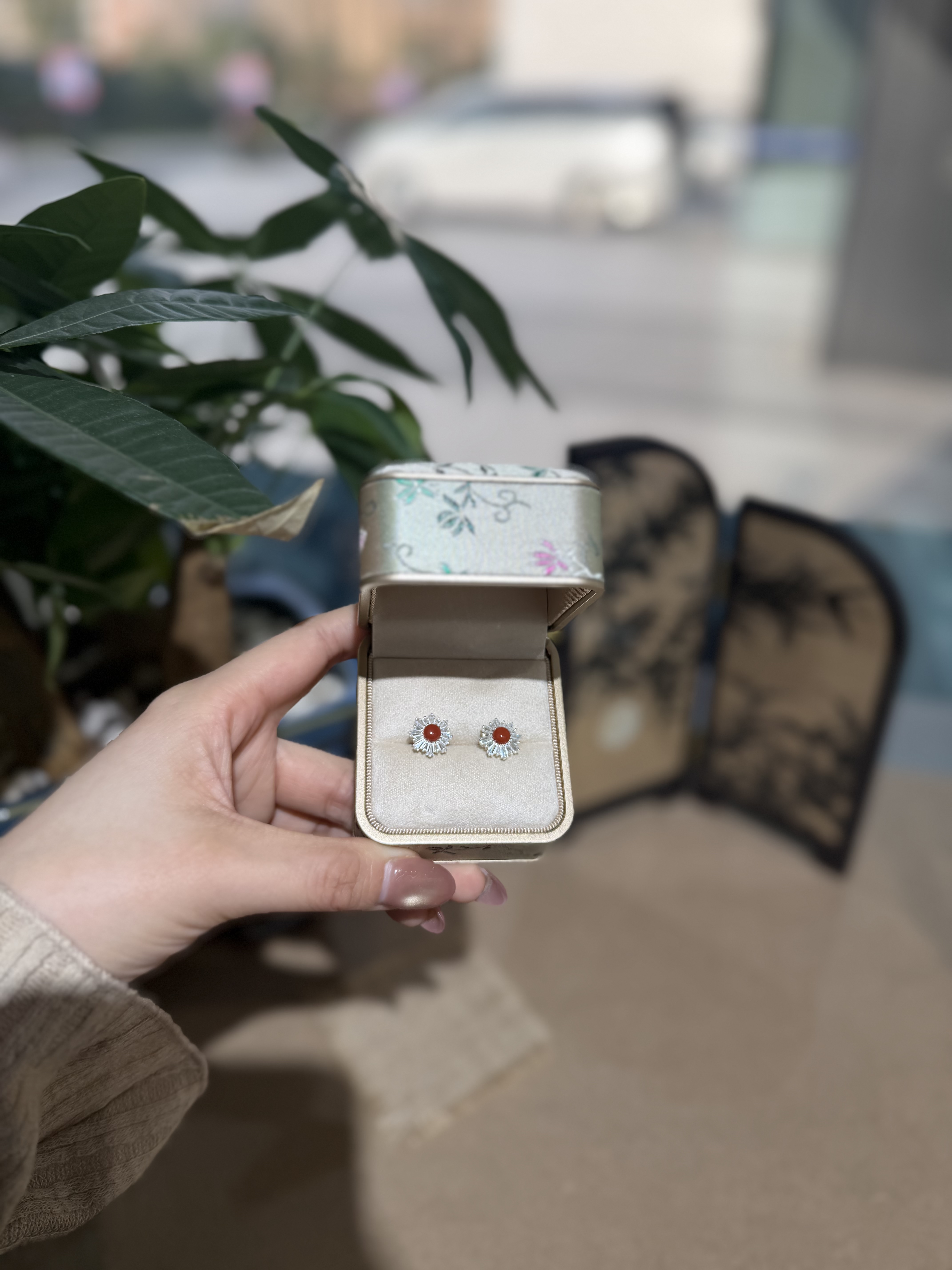 【一妃聚宝】天然南红耳钉女小众设计银饰耳钉不过敏高级百搭款细节图