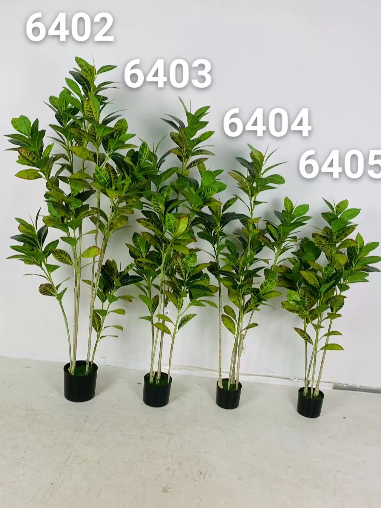 仿真工艺品植物迷你木真正低成本打造治愈系空间，热带雨林主题，可循环利用，减少资源消耗，酒店大堂，主题餐厅，商场门廊花箱，咖啡厅花箱，露营餐吧，写字楼隔断等空间.#假绿白底实物图