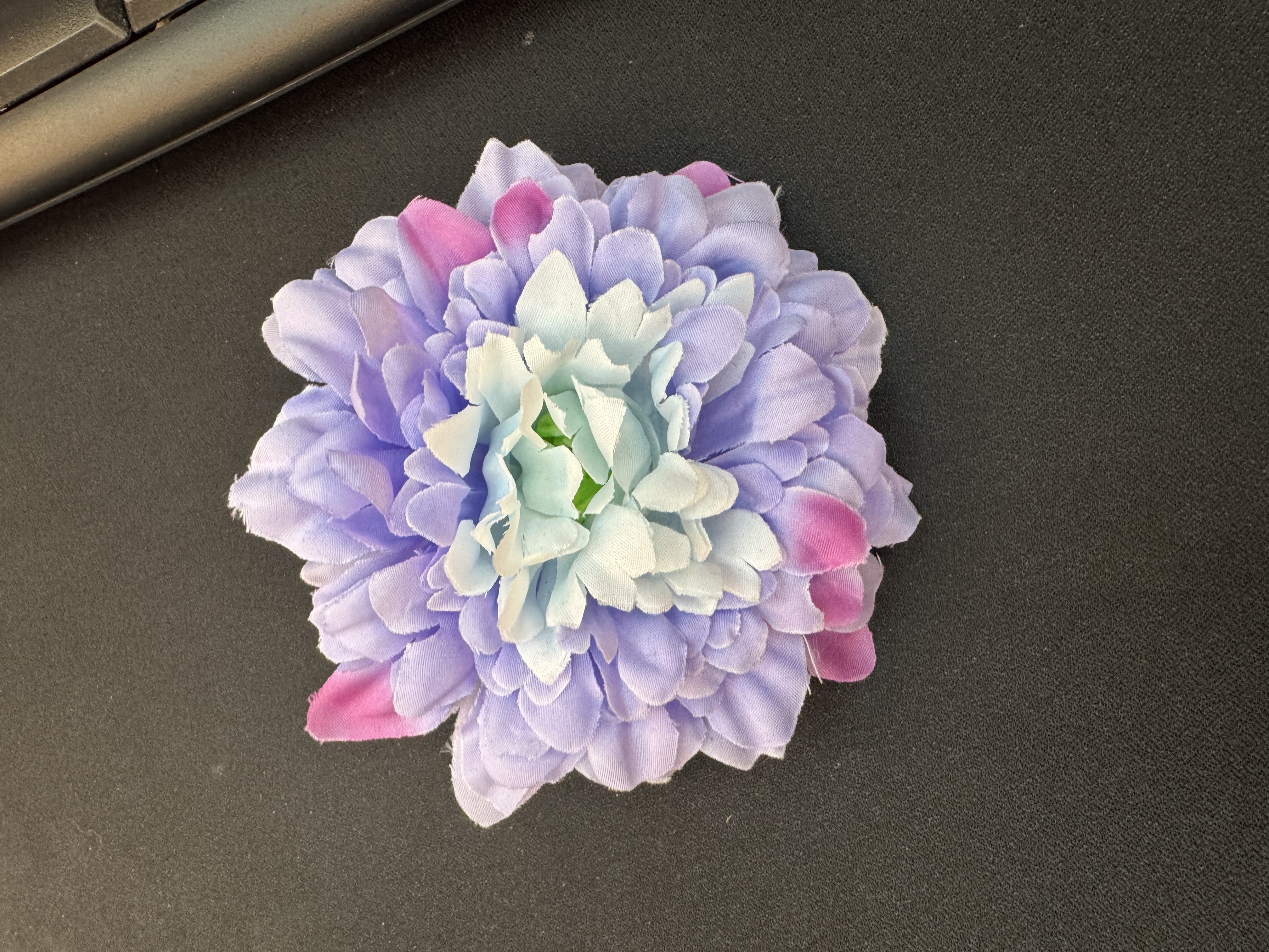 European-style simulated camellia buds, simulated flower bouquets, small camellias, multi-headed small flowers, QQ rose, home decoration, restaurant entrance decoration, large Persian daisies, haha daisies Specification image
