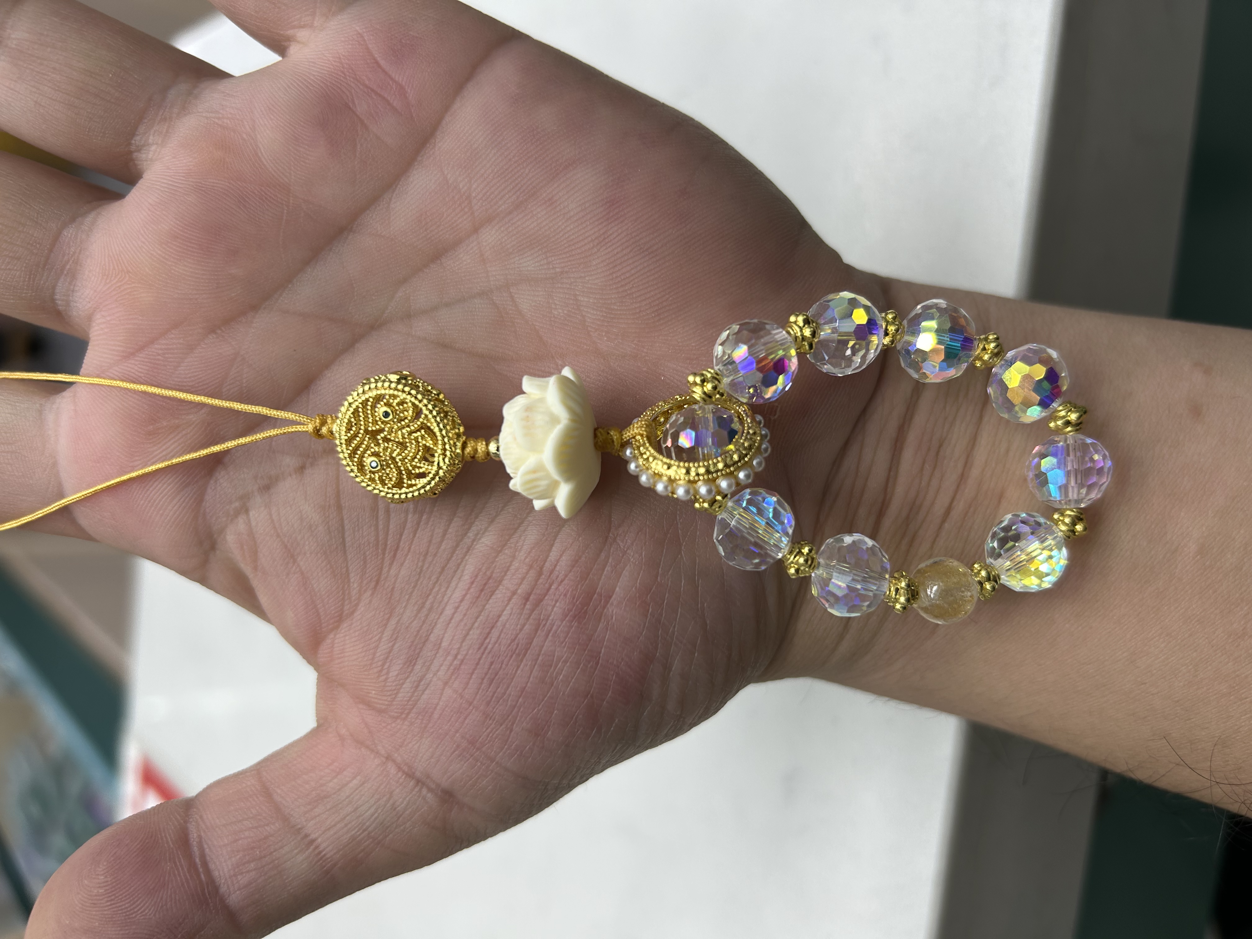 Crystal pendant, the same style as the Hangzhou temple, Huang Caicai mobile phone chain peace bag pendant, sparkling crystal, Chinese boxwood lotus decoration details Picture