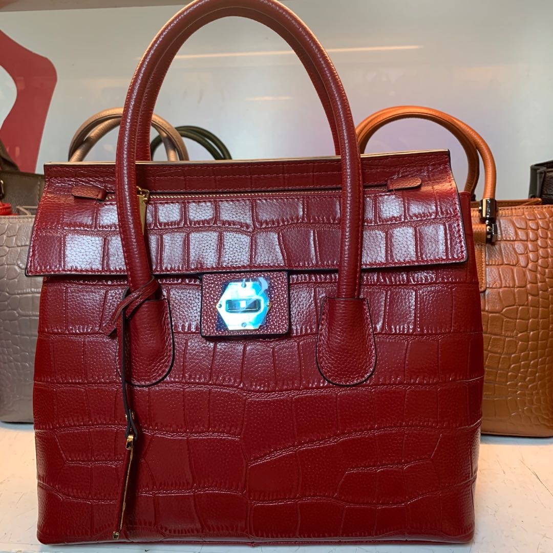 时尚女包红色真皮包时尚新颖