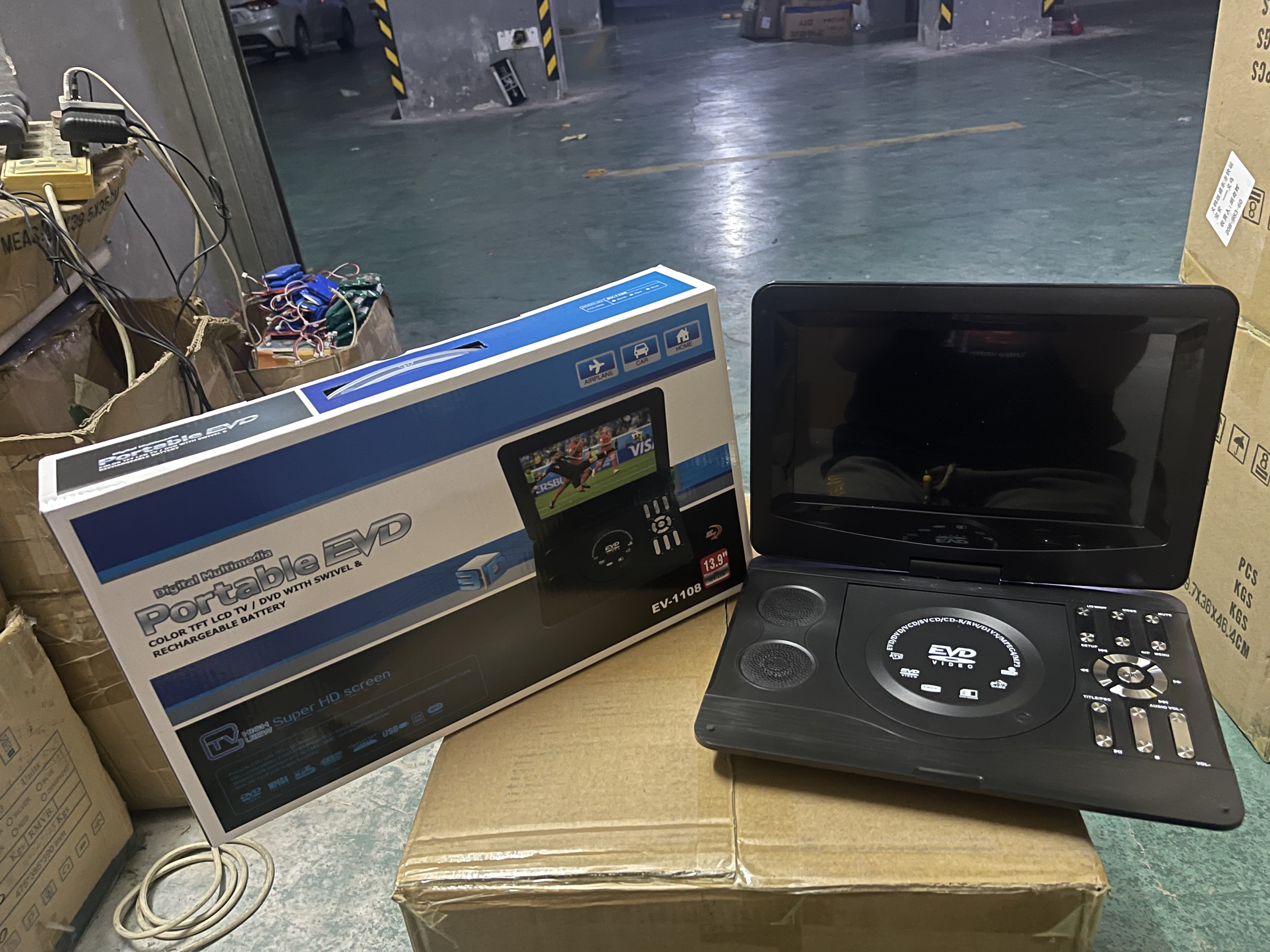 10.5寸屏幕移动DVD，原价160，现在110便宜处理了，需要的联系，请勿直接拍